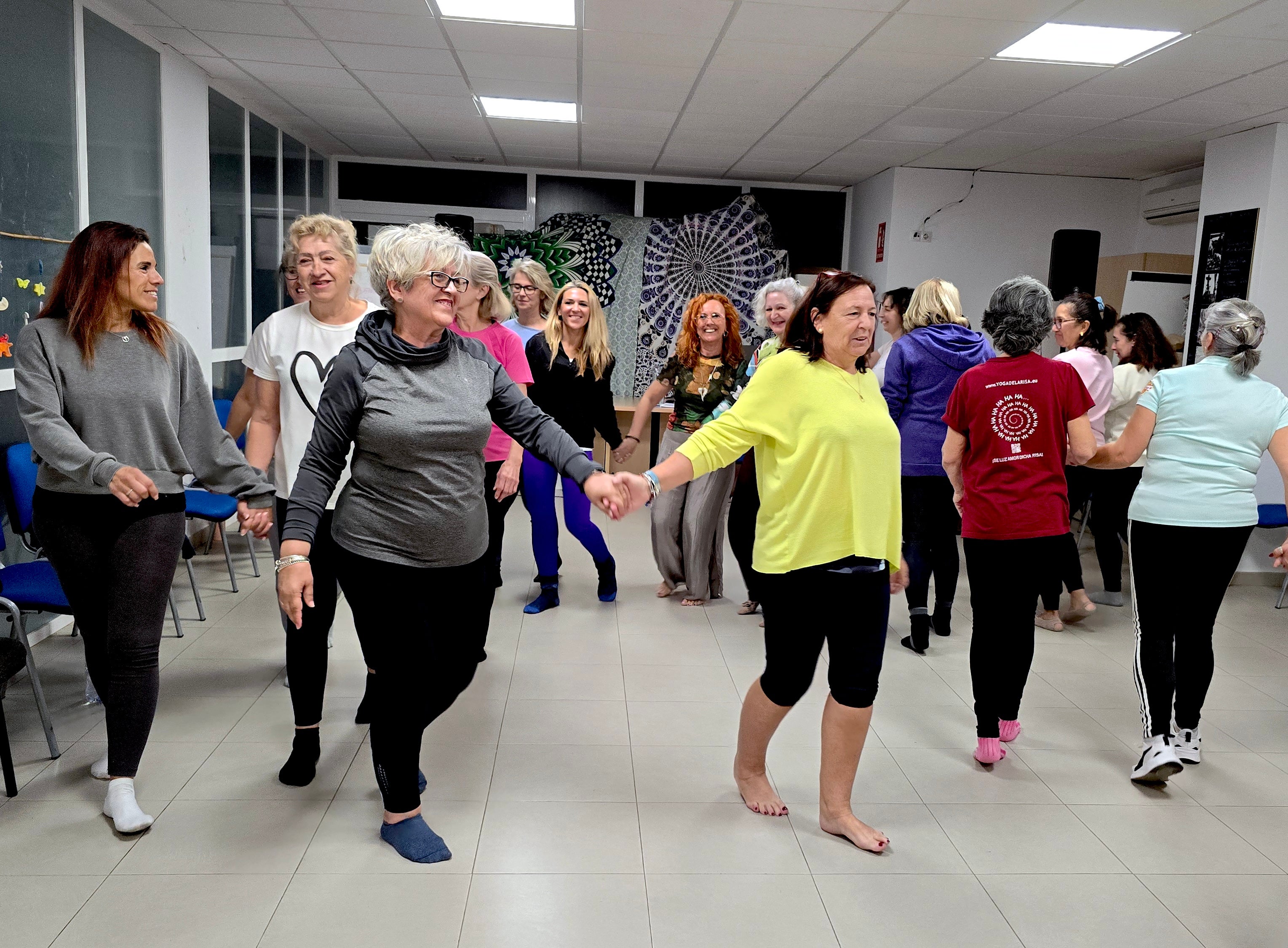 Taller de 'biodanza', en el Centro Social La Nava.
