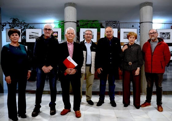Acto de entrega de premios del certamen de fotografía del club Las Macucas, en Huétor Vega.