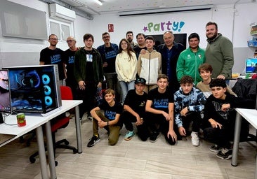 LAN Party en Huétor Vega, con un ambiente de convivencia intergeneracional.