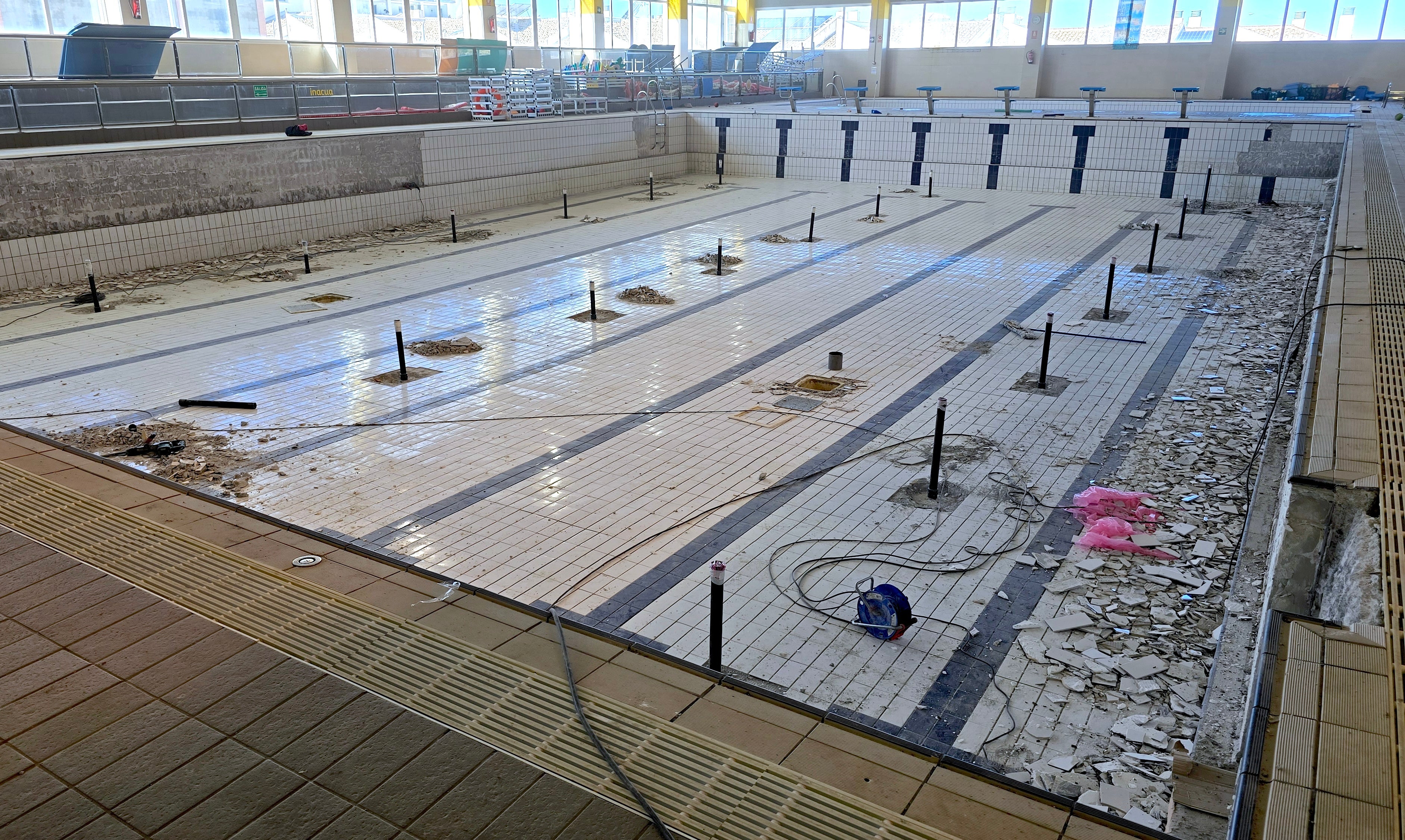 El vaso principal deberá ajustarse a los parámetros normativos en cuanto a profundidad, pendientes y accesos.