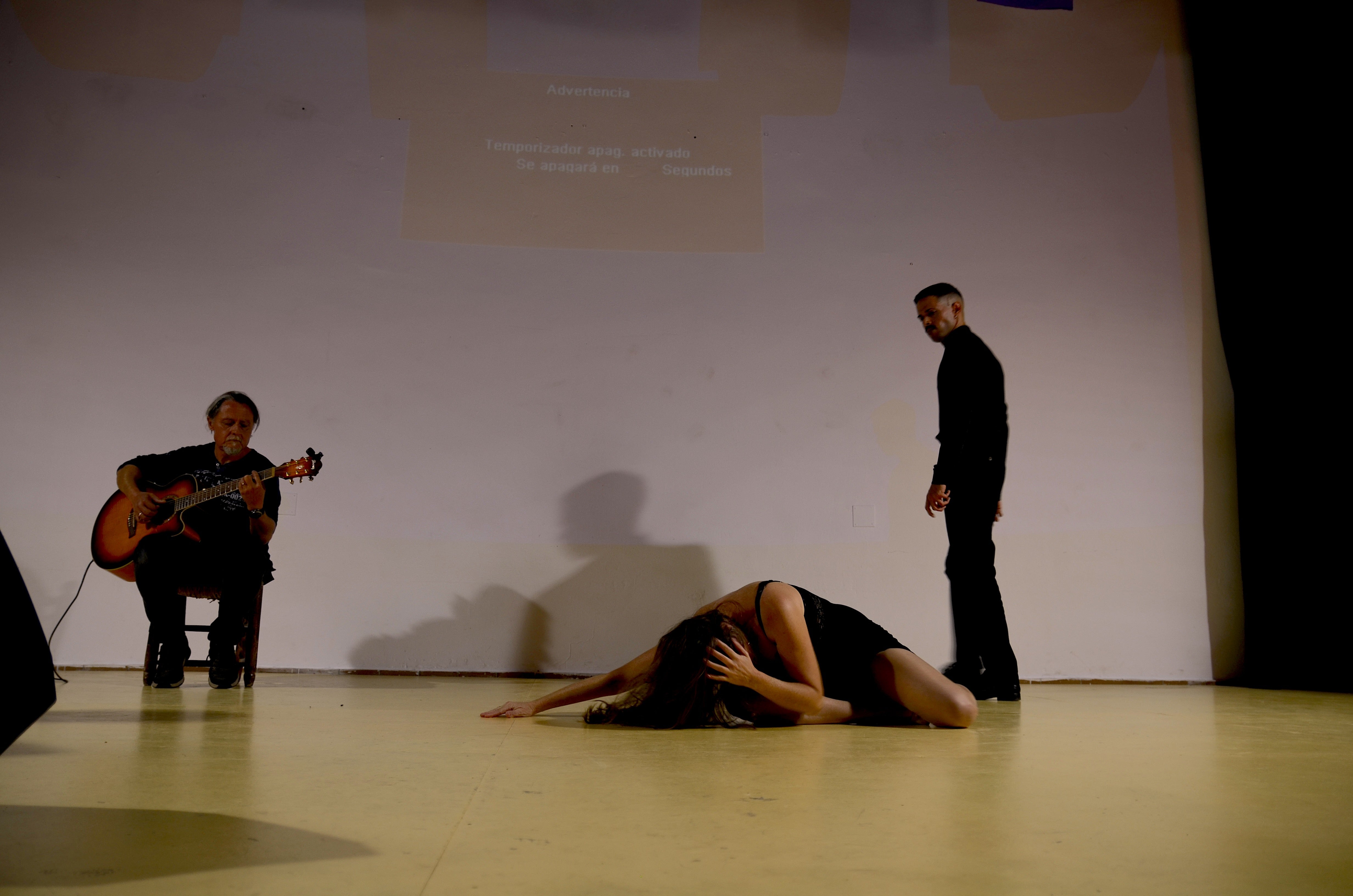 Huétor Vega escenifica el horror de la violencia de género