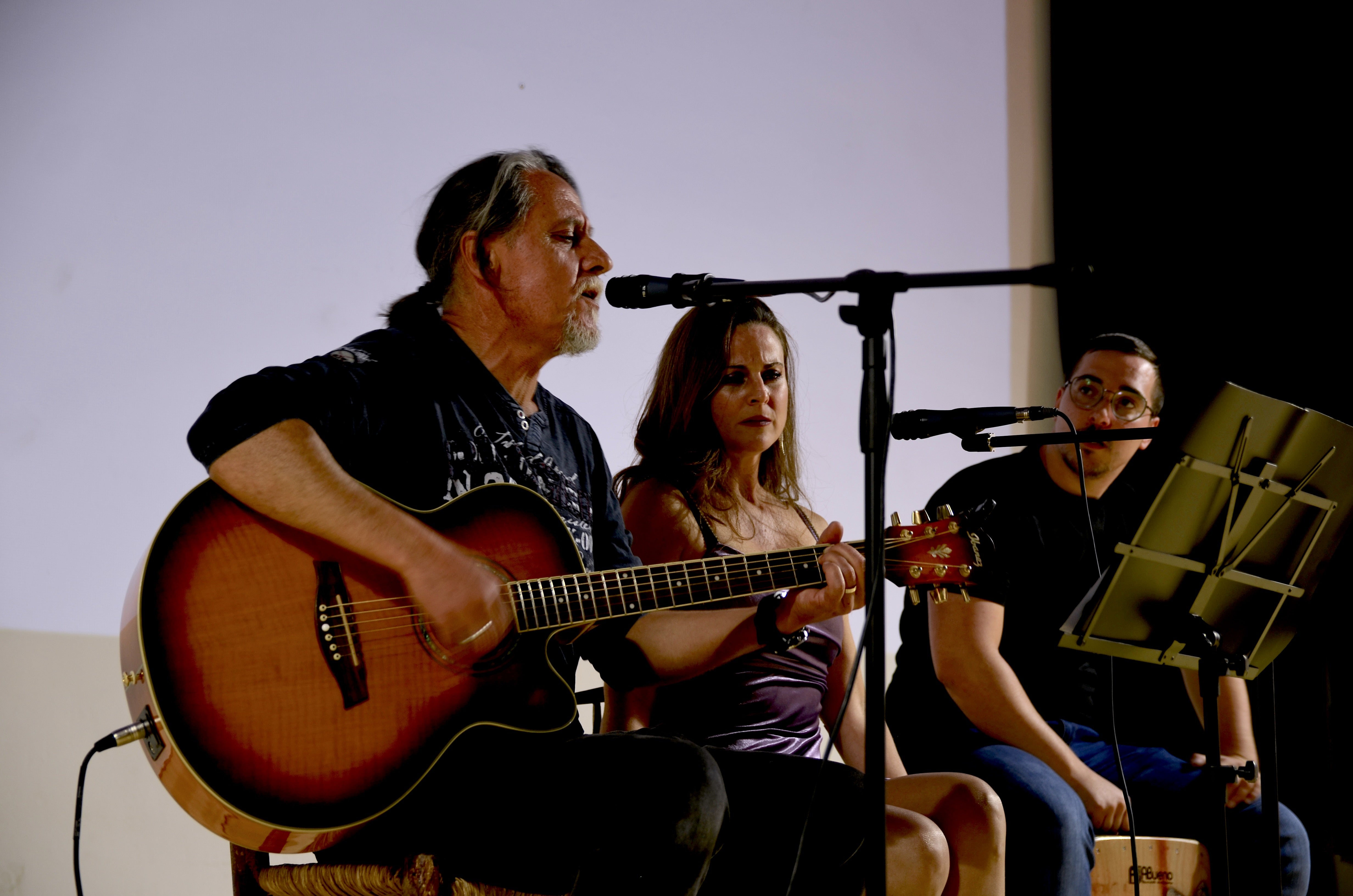 Huétor Vega escenifica el horror de la violencia de género