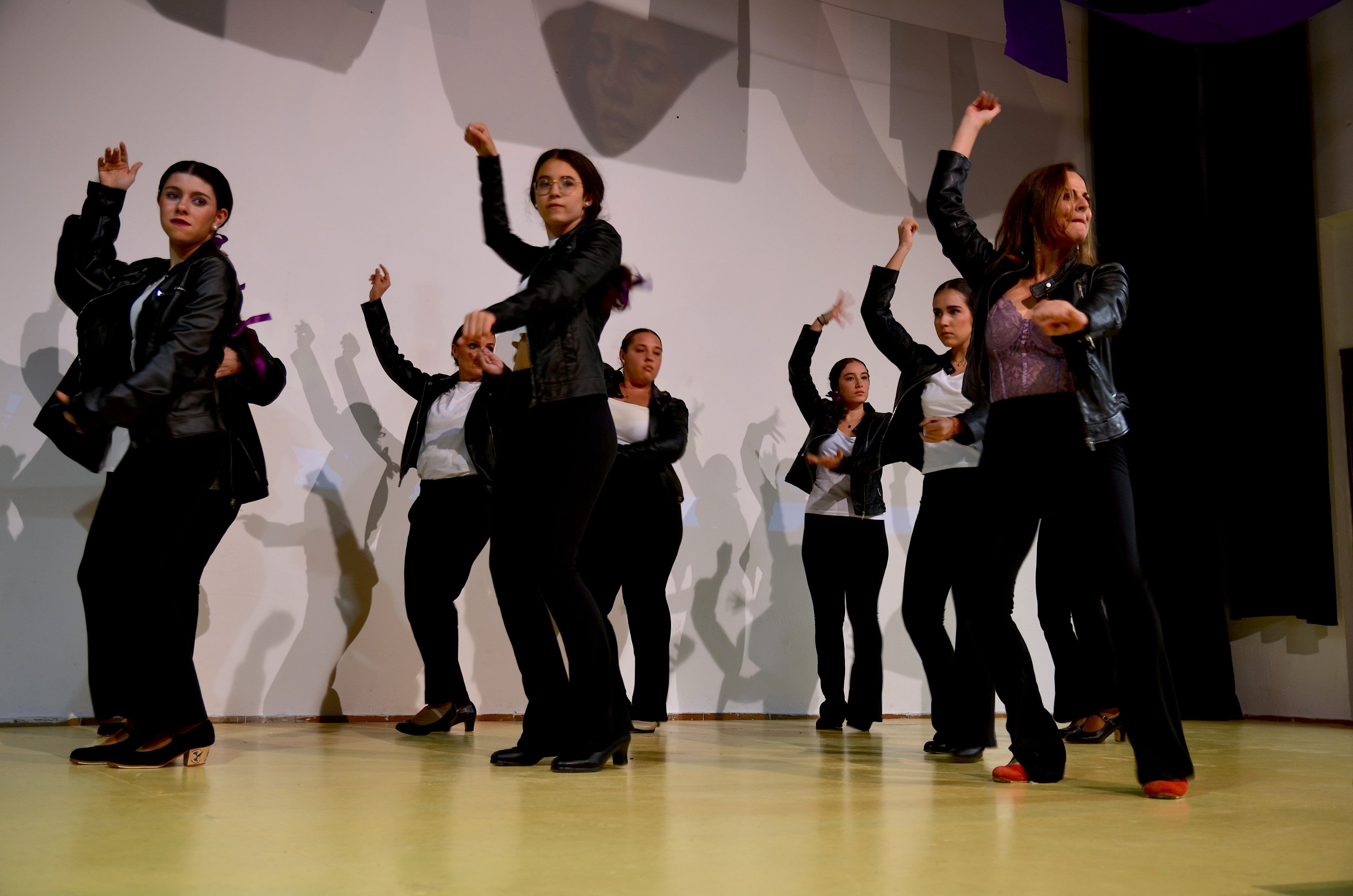 Huétor Vega escenifica el horror de la violencia de género