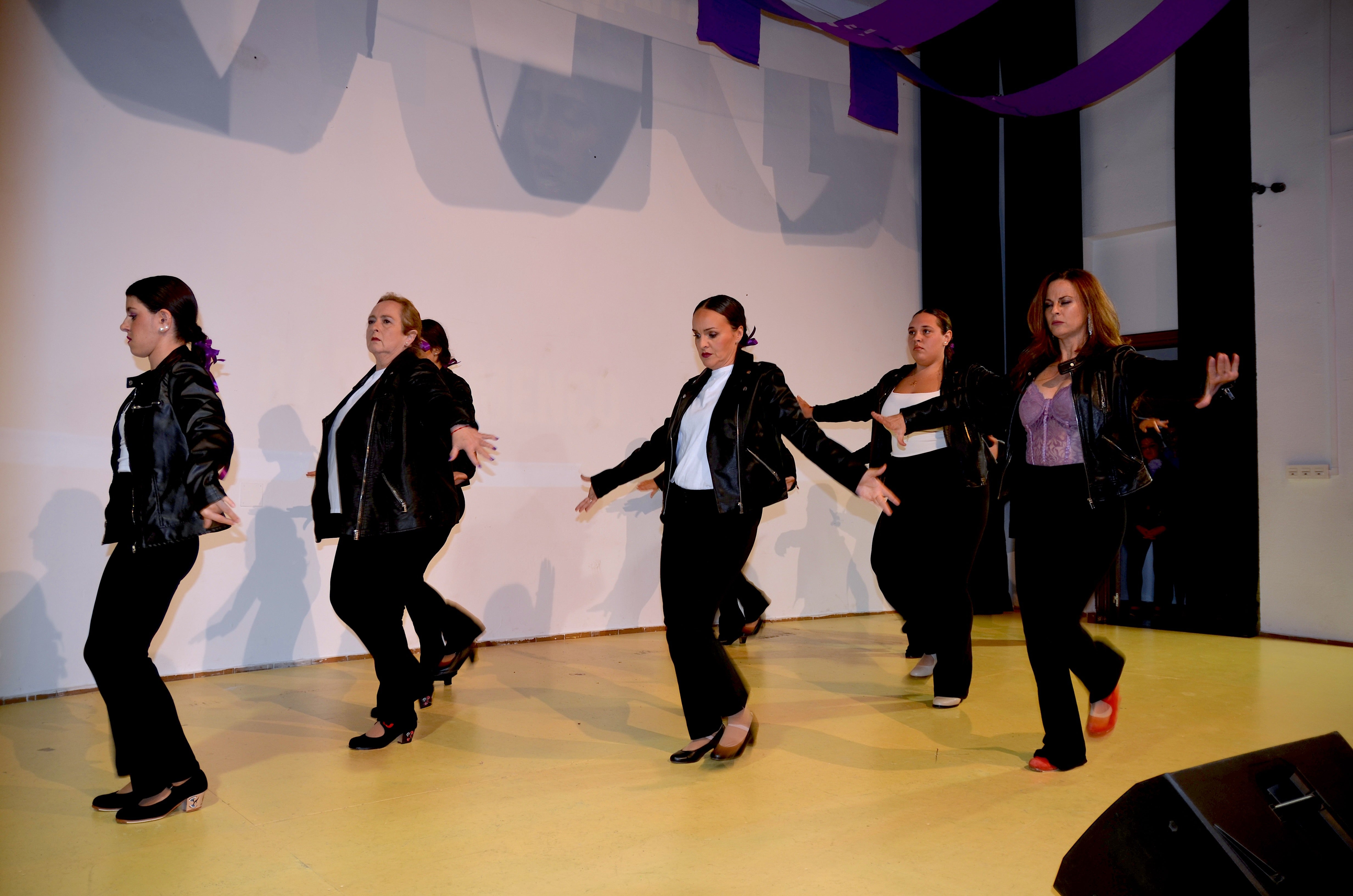 Huétor Vega escenifica el horror de la violencia de género