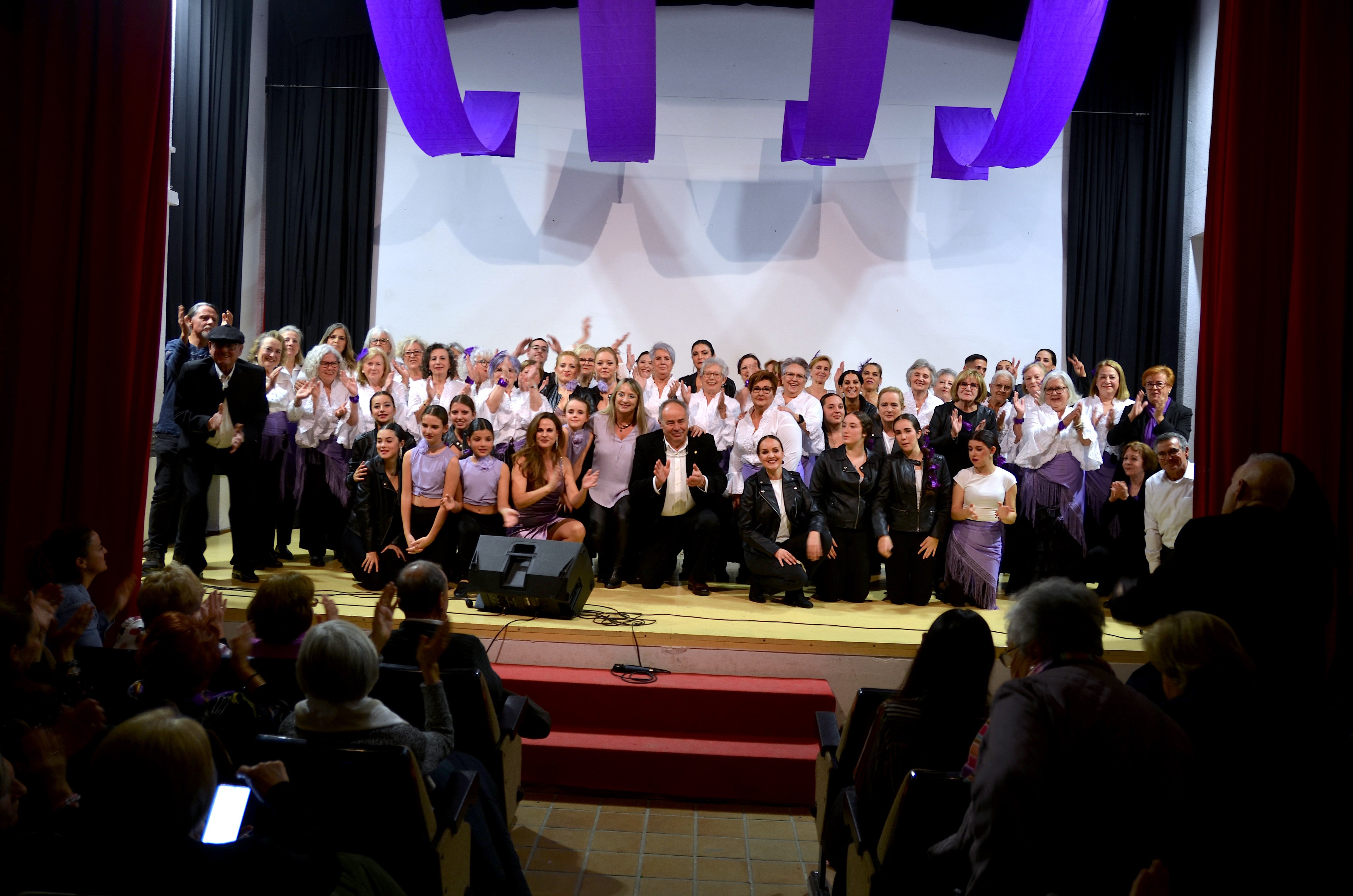 Huétor Vega escenifica el horror de la violencia de género