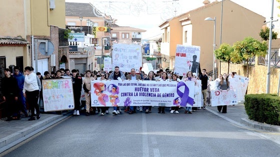 Los centros educativos de Huétor Vega enarbolan la lucha del 25N