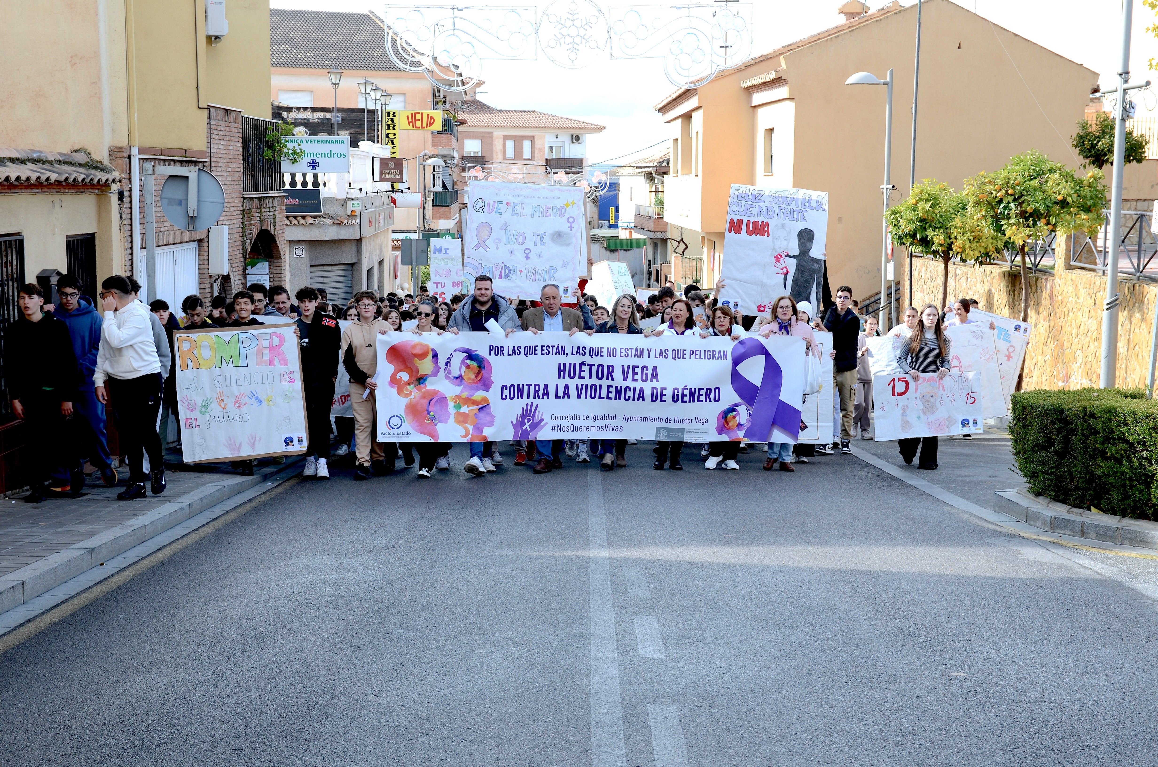 Los centros educativos de Huétor Vega enarbolan la lucha del 25N