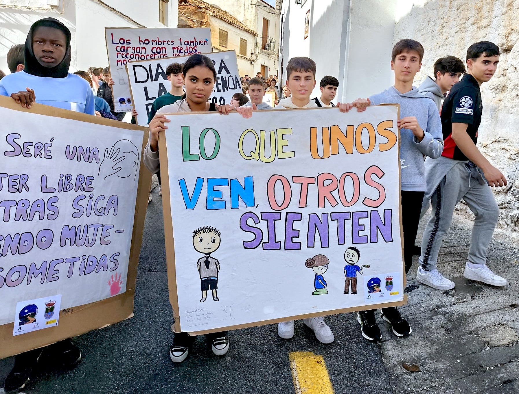 Los centros educativos de Huétor Vega enarbolan la lucha del 25N