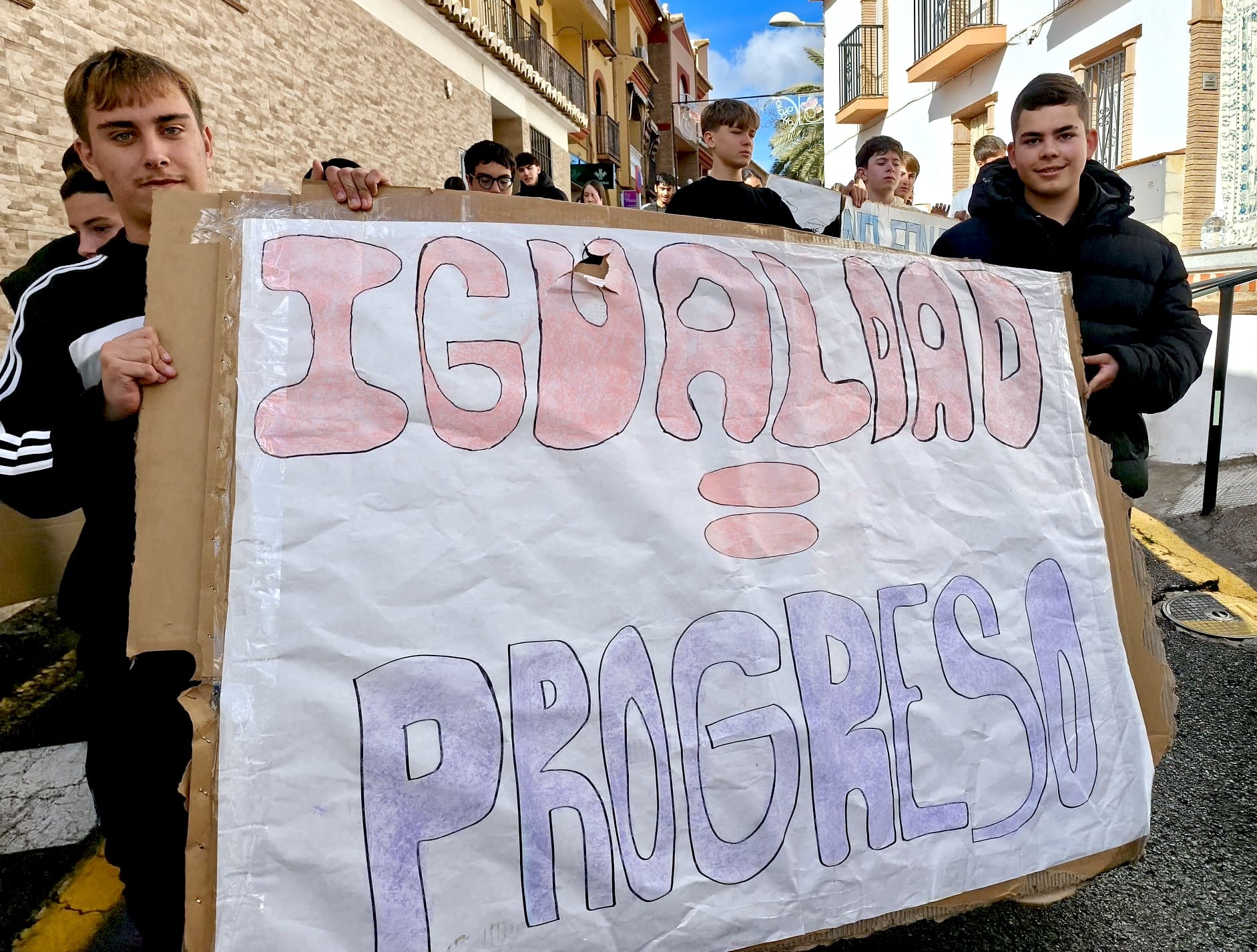 Los centros educativos de Huétor Vega enarbolan la lucha del 25N