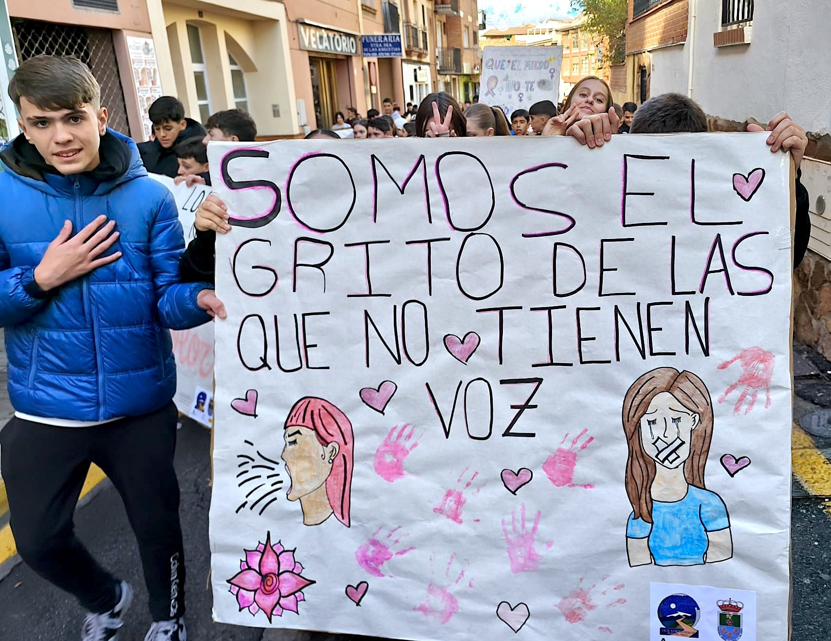 Los centros educativos de Huétor Vega enarbolan la lucha del 25N