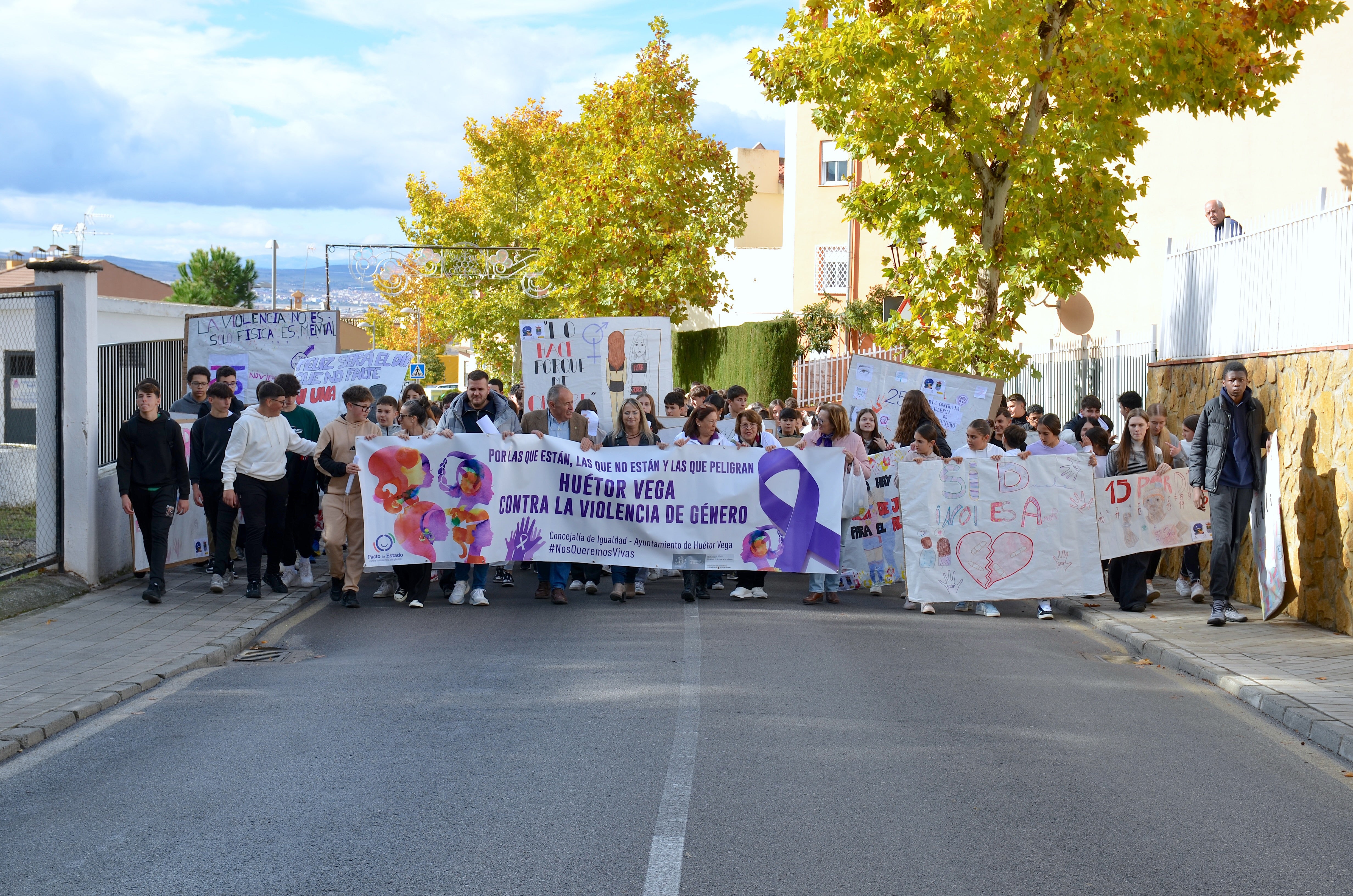 Los centros educativos de Huétor Vega enarbolan la lucha del 25N