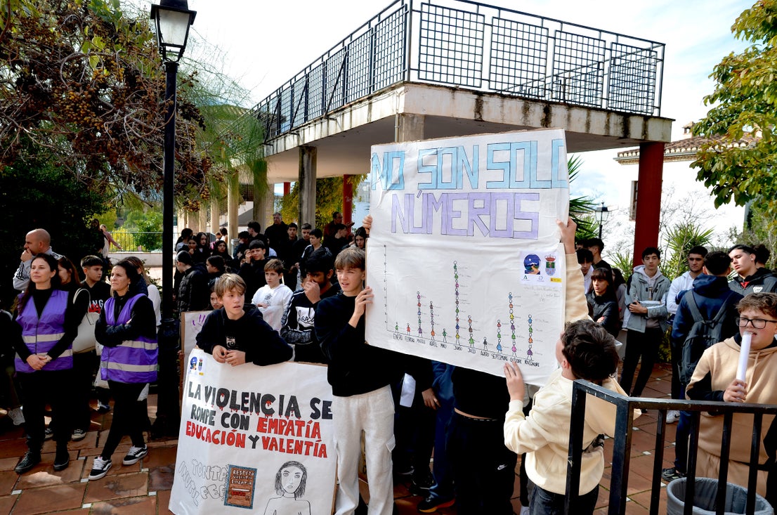 Los centros educativos de Huétor Vega enarbolan la lucha del 25N