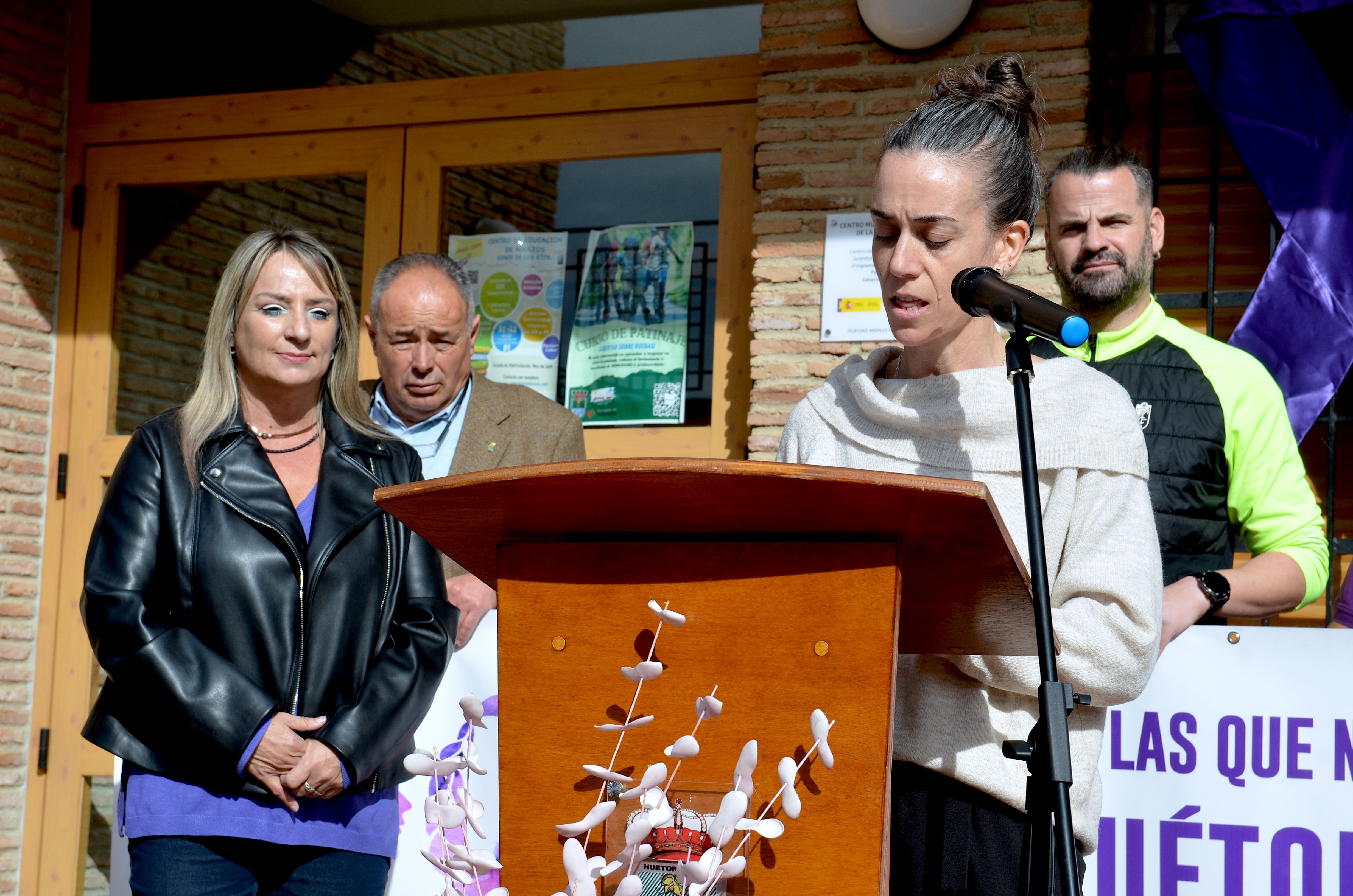 Los centros educativos de Huétor Vega enarbolan la lucha del 25N