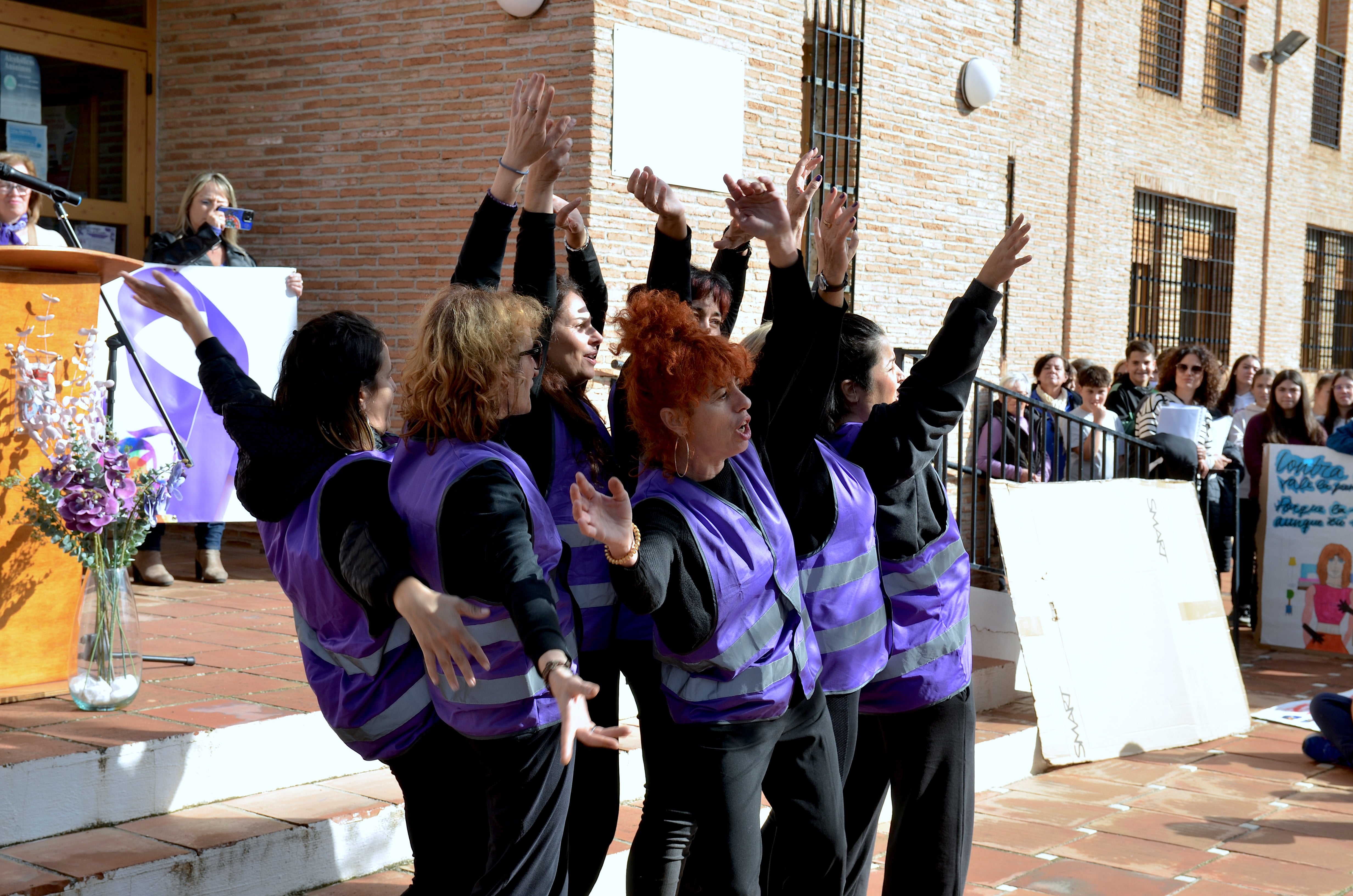 Los centros educativos de Huétor Vega enarbolan la lucha del 25N