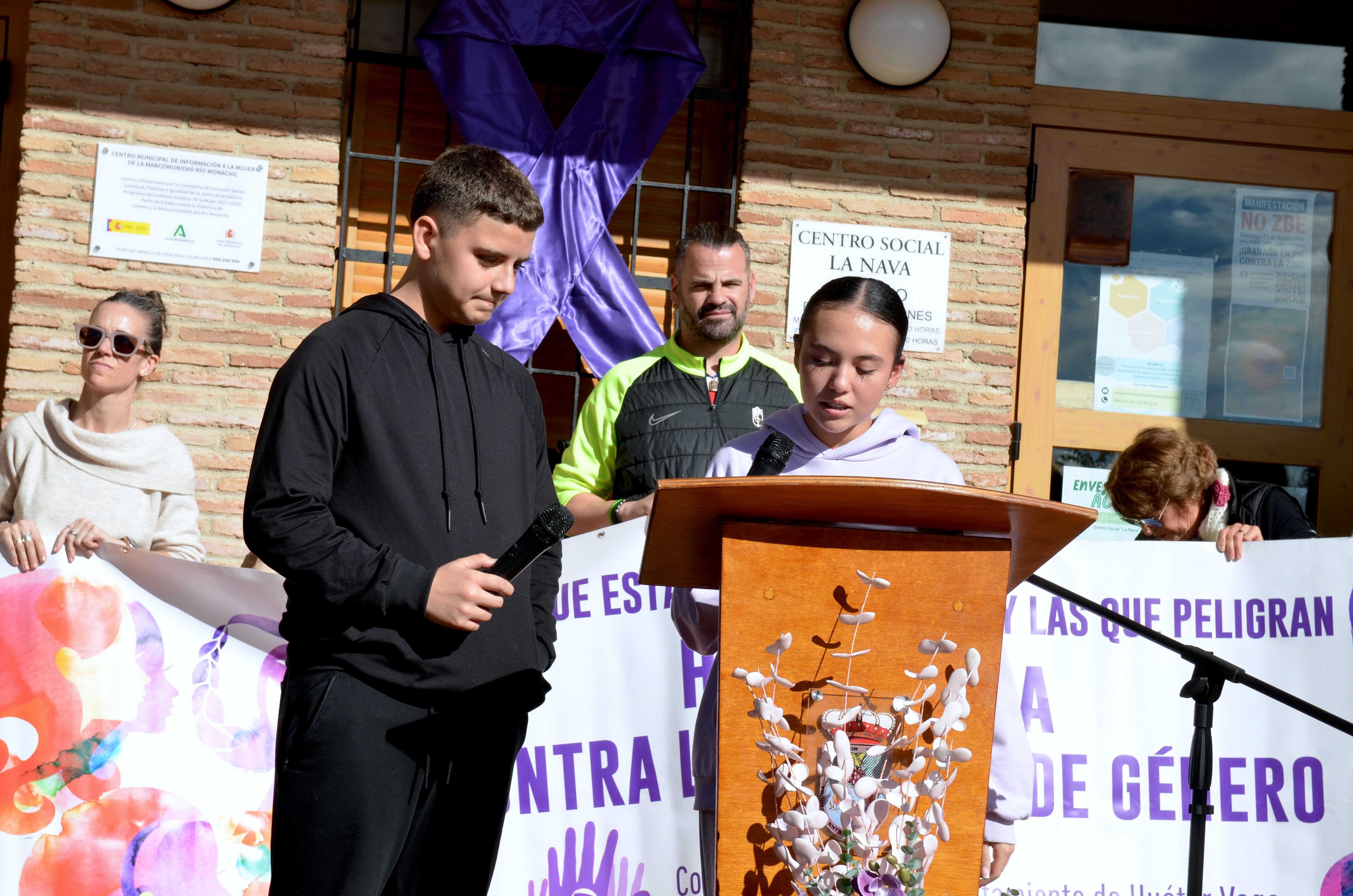 Los centros educativos de Huétor Vega enarbolan la lucha del 25N