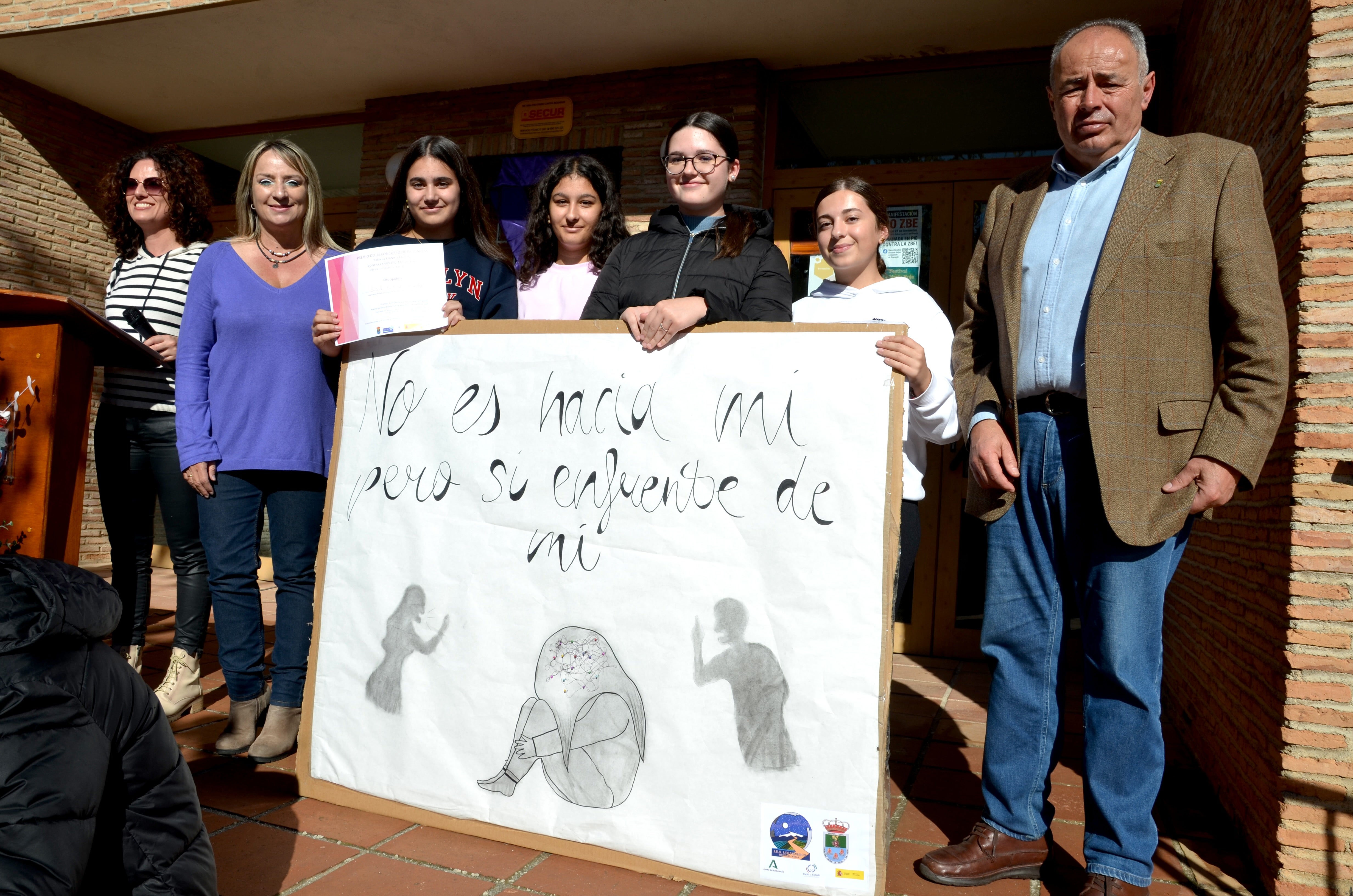 Los centros educativos de Huétor Vega enarbolan la lucha del 25N