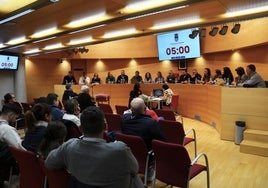 Sesión plenaria, anoche en el Ayuntamiento de Huétor Vega.