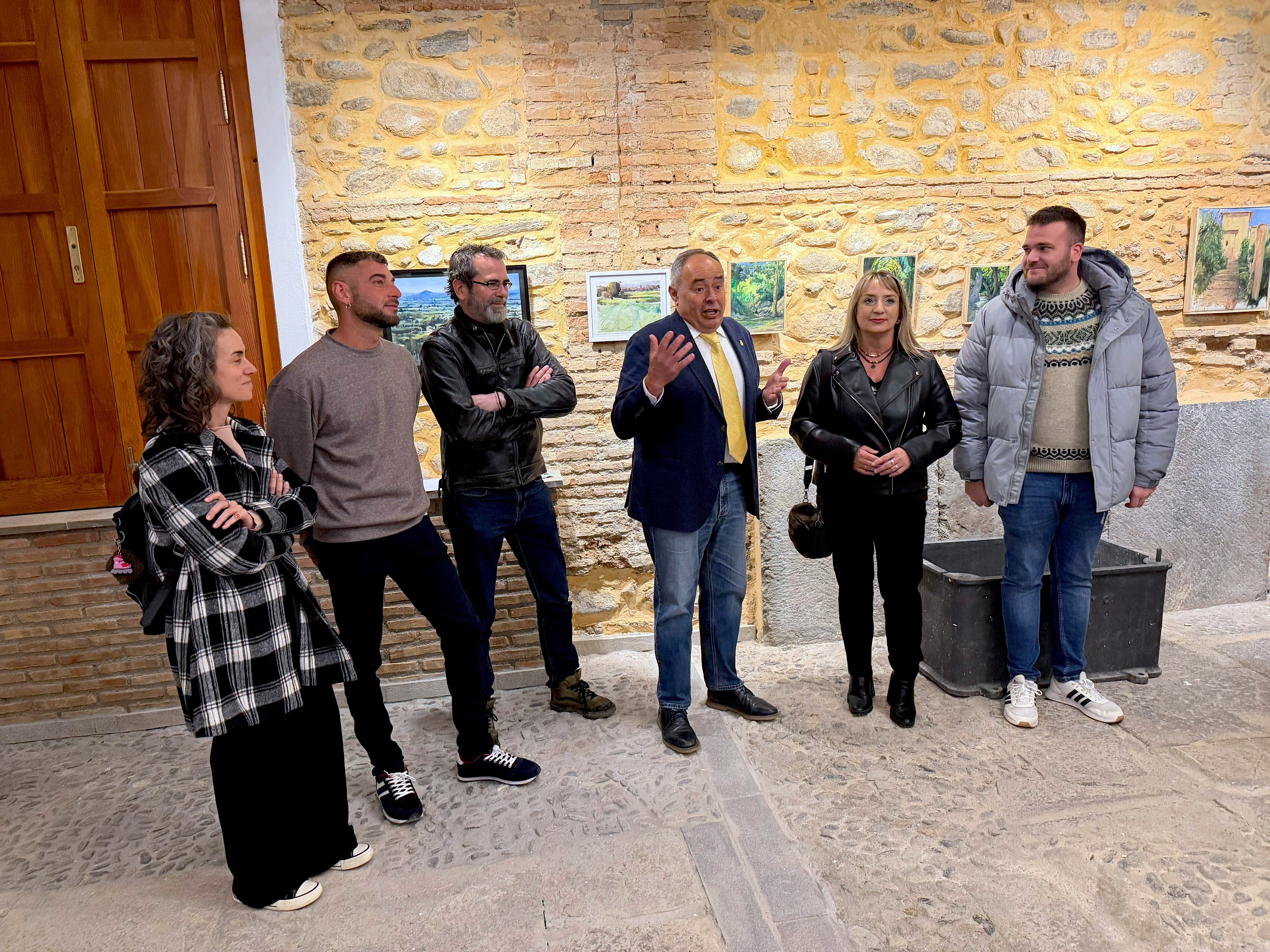 El estreno, con una exposición del pintor local Abel Villén.