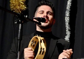 Iván Centenillo, cantando a la Navidad en Huétor Vega.