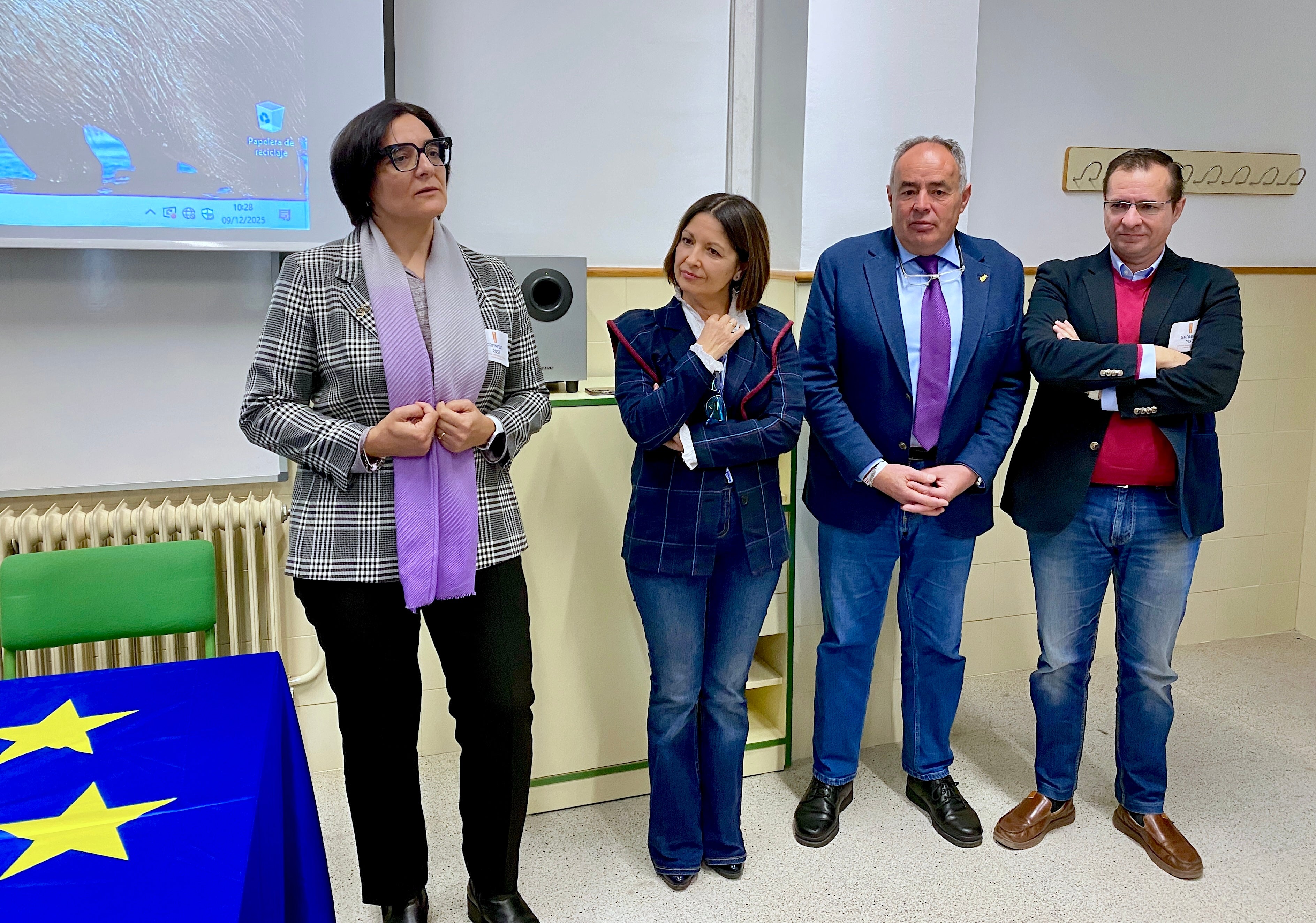 la delegada territorial de Desarrollo Educativo y FP, María José Martín, pronuncia unas palabras.