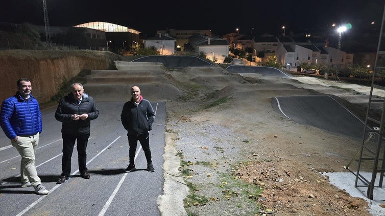 El Circuito Municipal de BMX de Huétor Vega cuenta ya con iluminación nocturna y red de riego