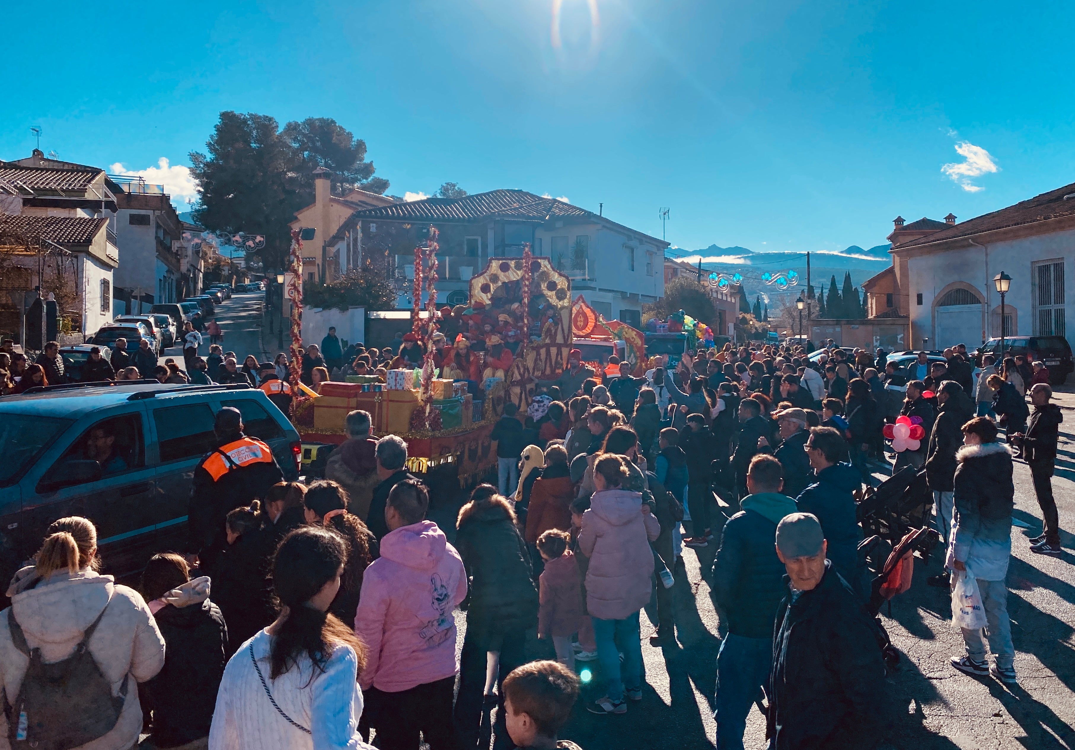 El sol ilumina la Cabalgata de Huétor Vega