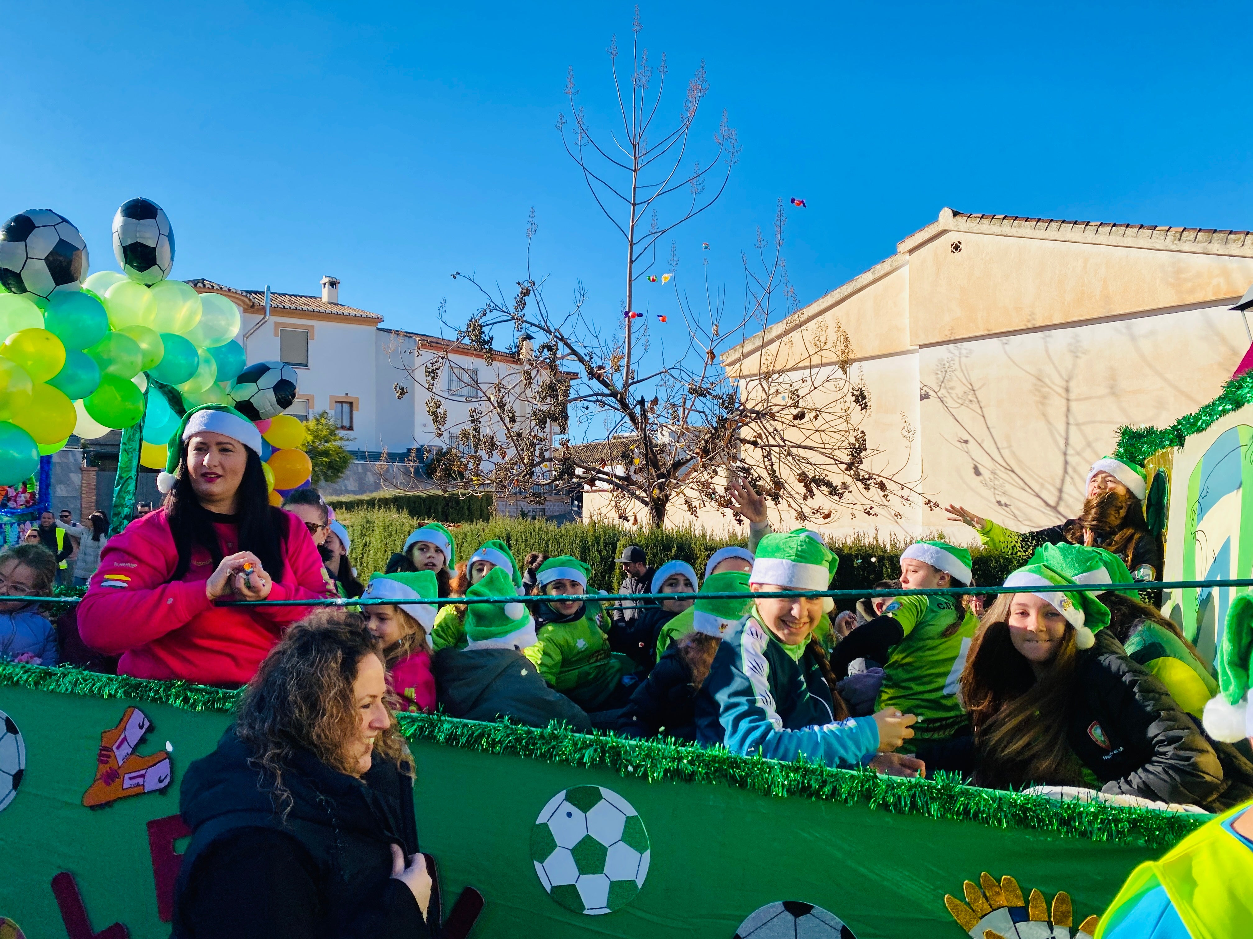 El sol ilumina la Cabalgata de Huétor Vega