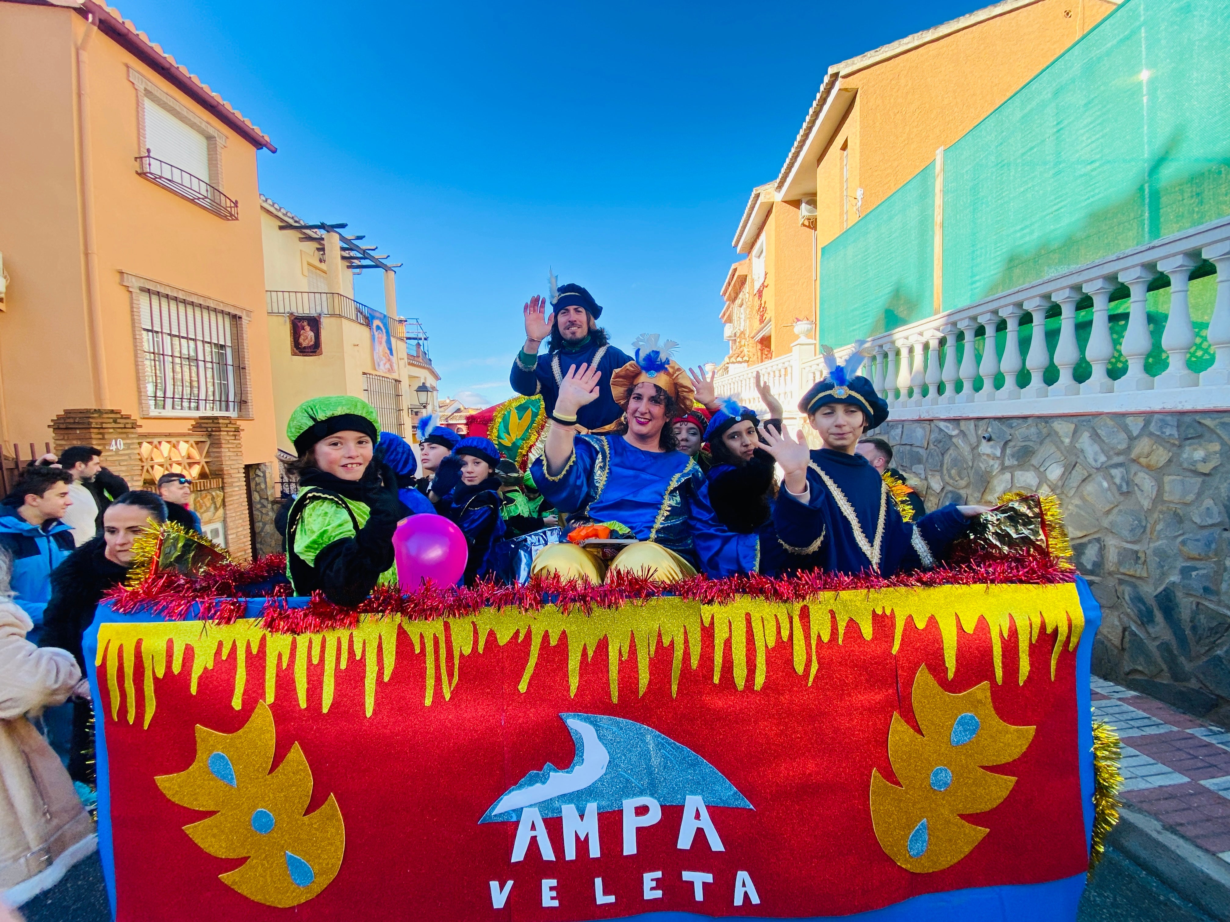 El sol ilumina la Cabalgata de Huétor Vega