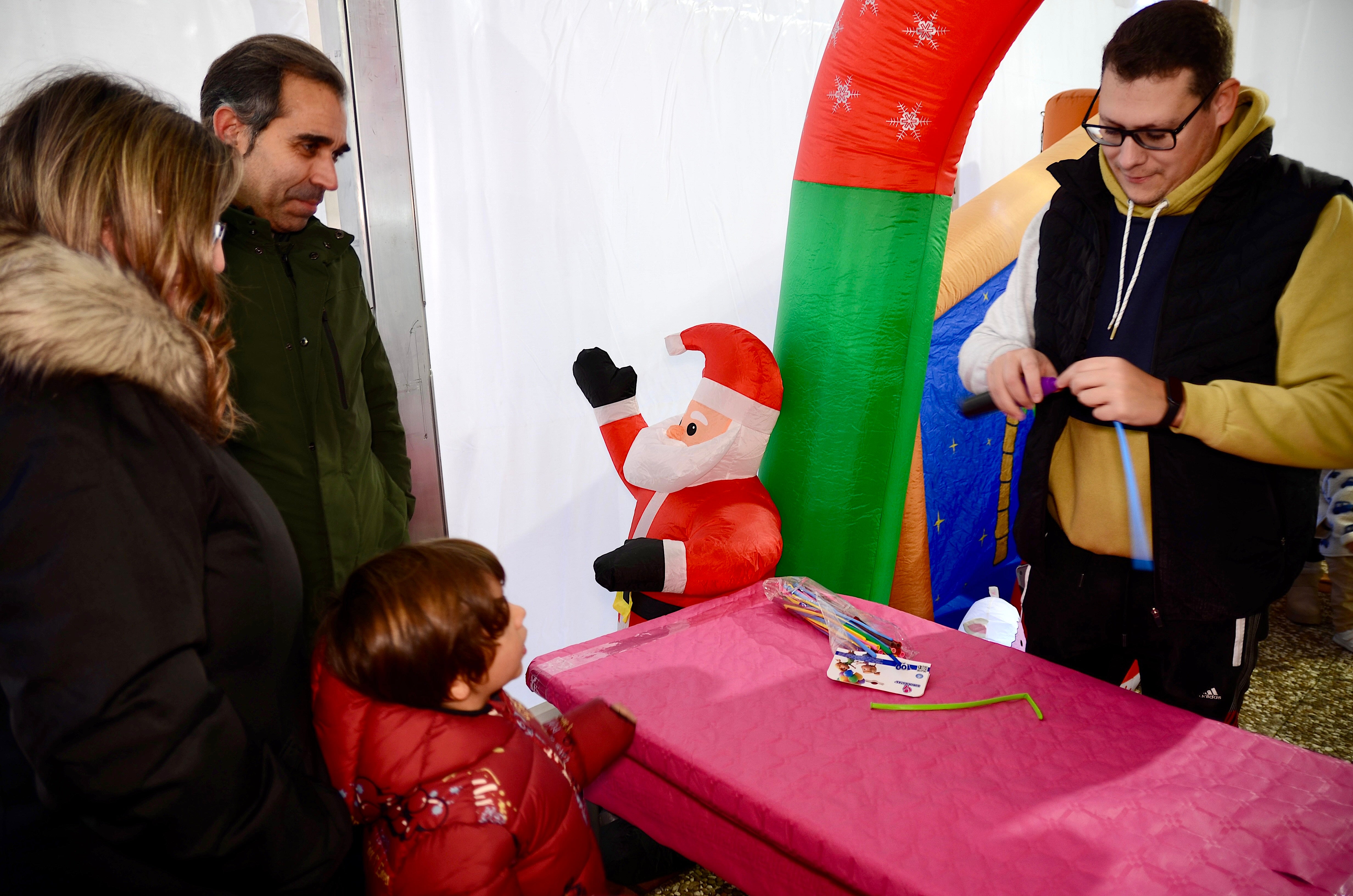 Los Reyes Magos llenan la carpa de Huerta Cercada en Huétor Vega