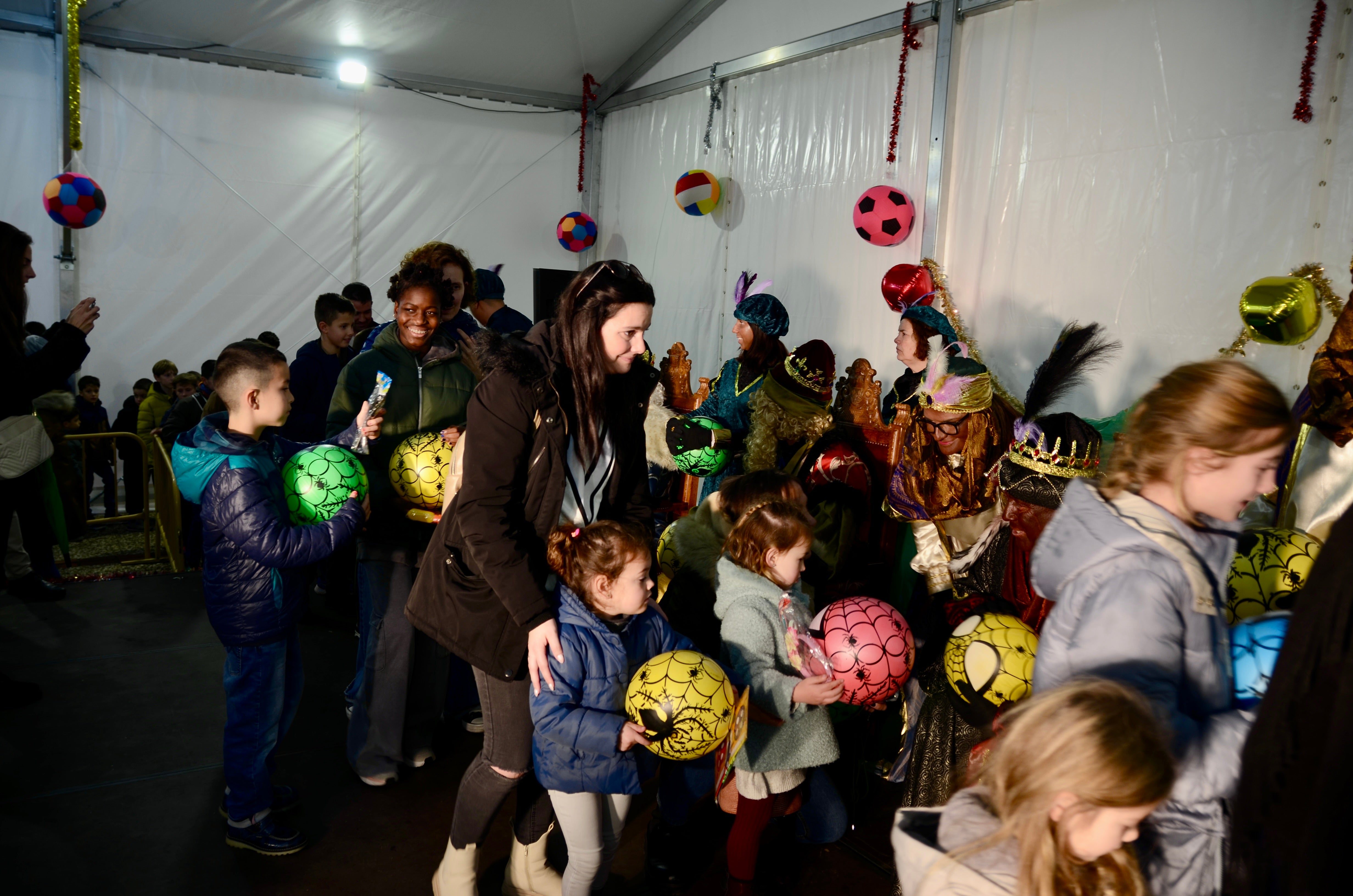 Los Reyes Magos llenan la carpa de Huerta Cercada en Huétor Vega