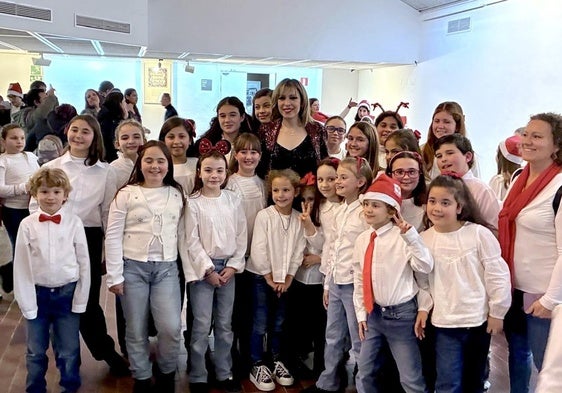 El Coro Ipharadisi, con Gisela en el Auditorio Manuel de Falla de Granada.