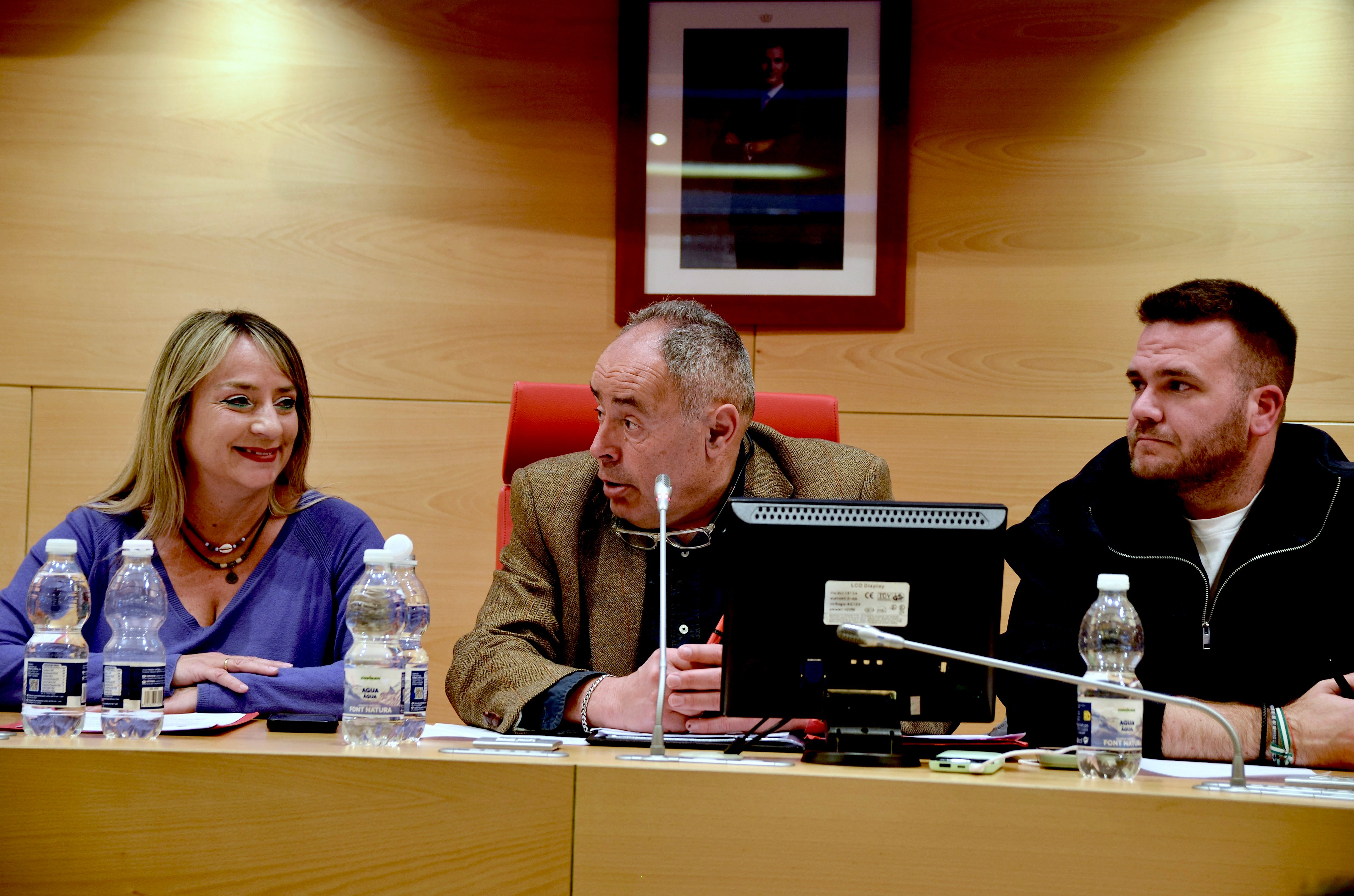Intervención del alcalde, Mario del Paso, con Carolina Higueras a su lado.
