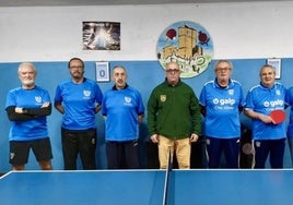 El plantel hueteño del grupo 2 de División de Honor andaluza, a la izquierda.