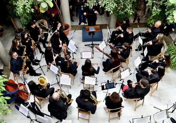 Concierto de la Banda de Música de Huétor Vega por el Día de Andalucía.