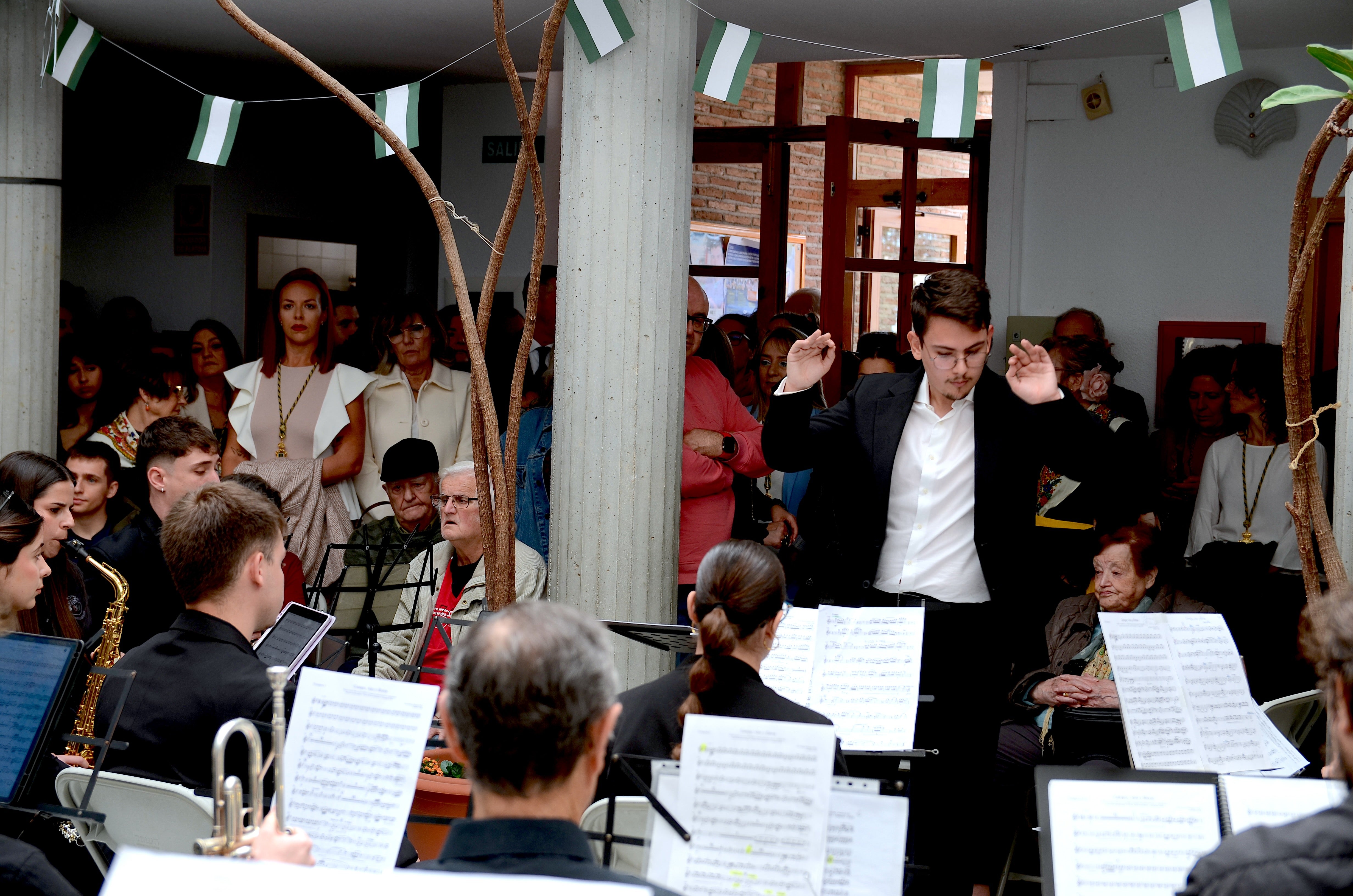 Un Día de Andalucía cargado de emoción en Huétor Vega