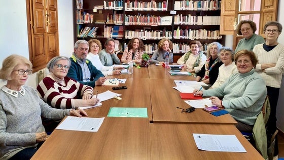 El taller de escritura de Huétor Vega juega a 'Volaron las palabras' con motivo del 8M