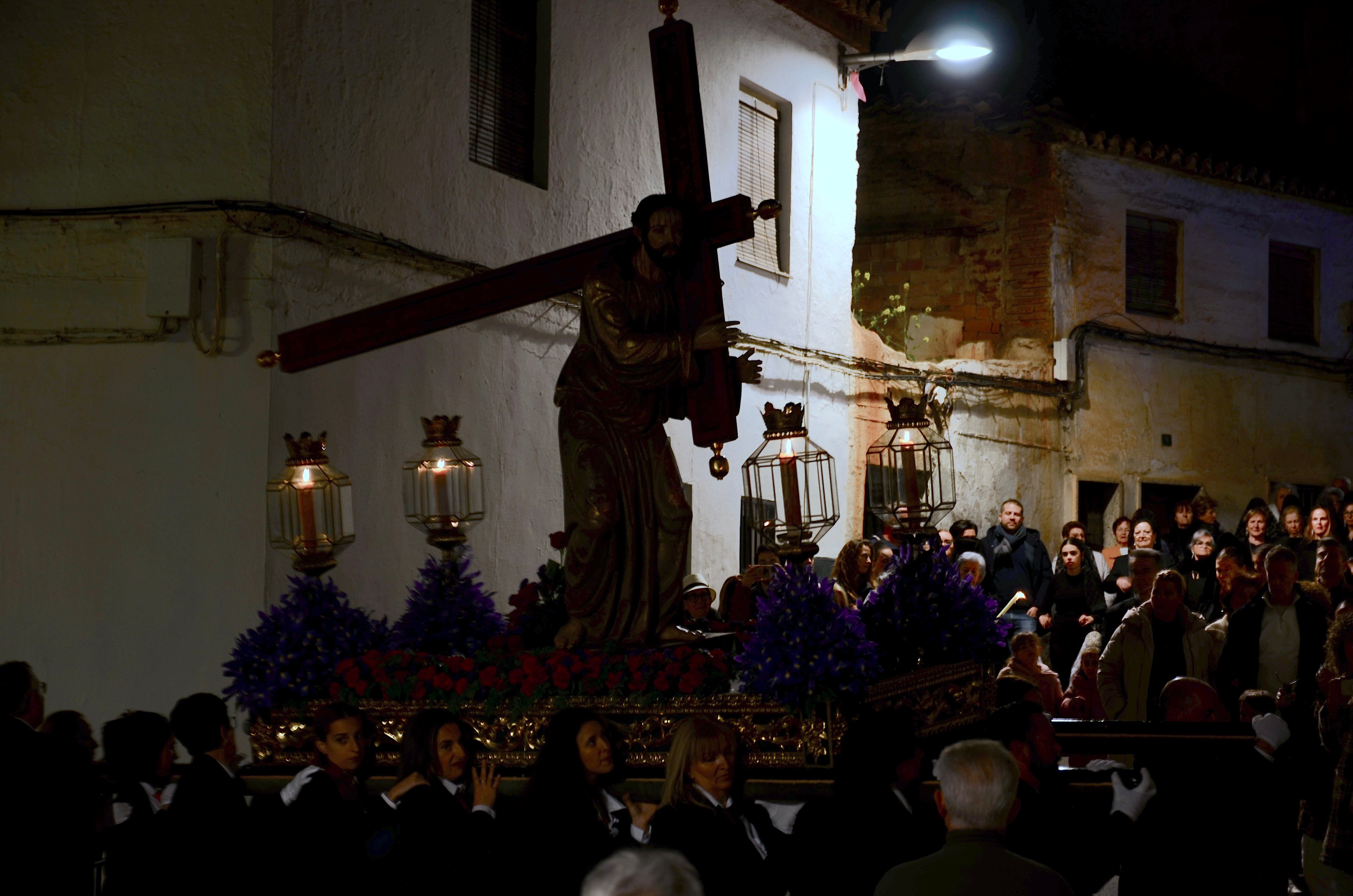 El Jueves Santo suena a saeta en Huétor Vega