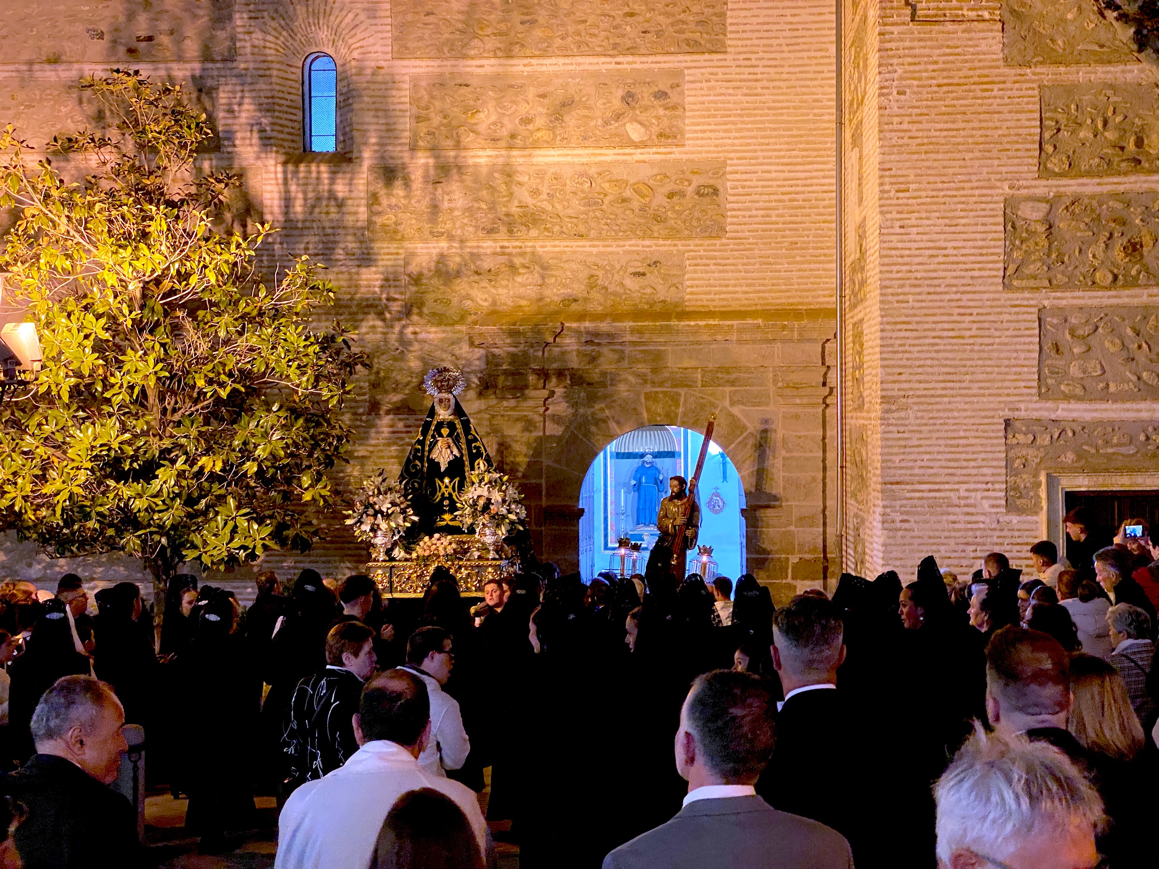 El Jueves Santo suena a saeta en Huétor Vega