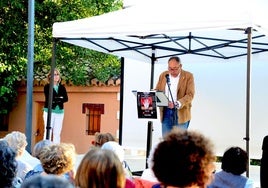 Lectura colectiva de 'El Quijote' en Huétor Vega en 2025, en el Carmen de San Rafael.