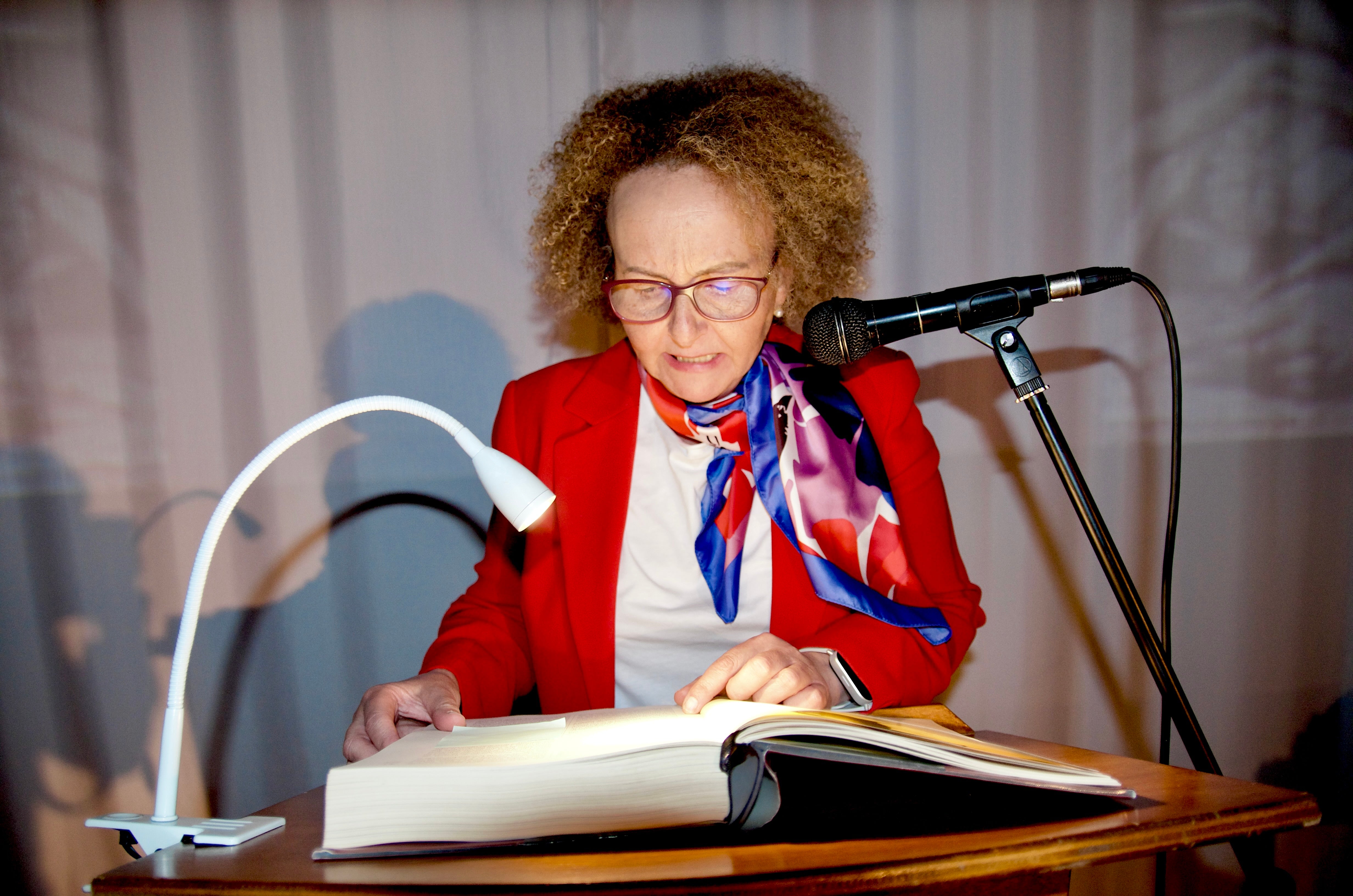 Huétor Vega lee 'El Quijote' en el Centro Huerta Cercada