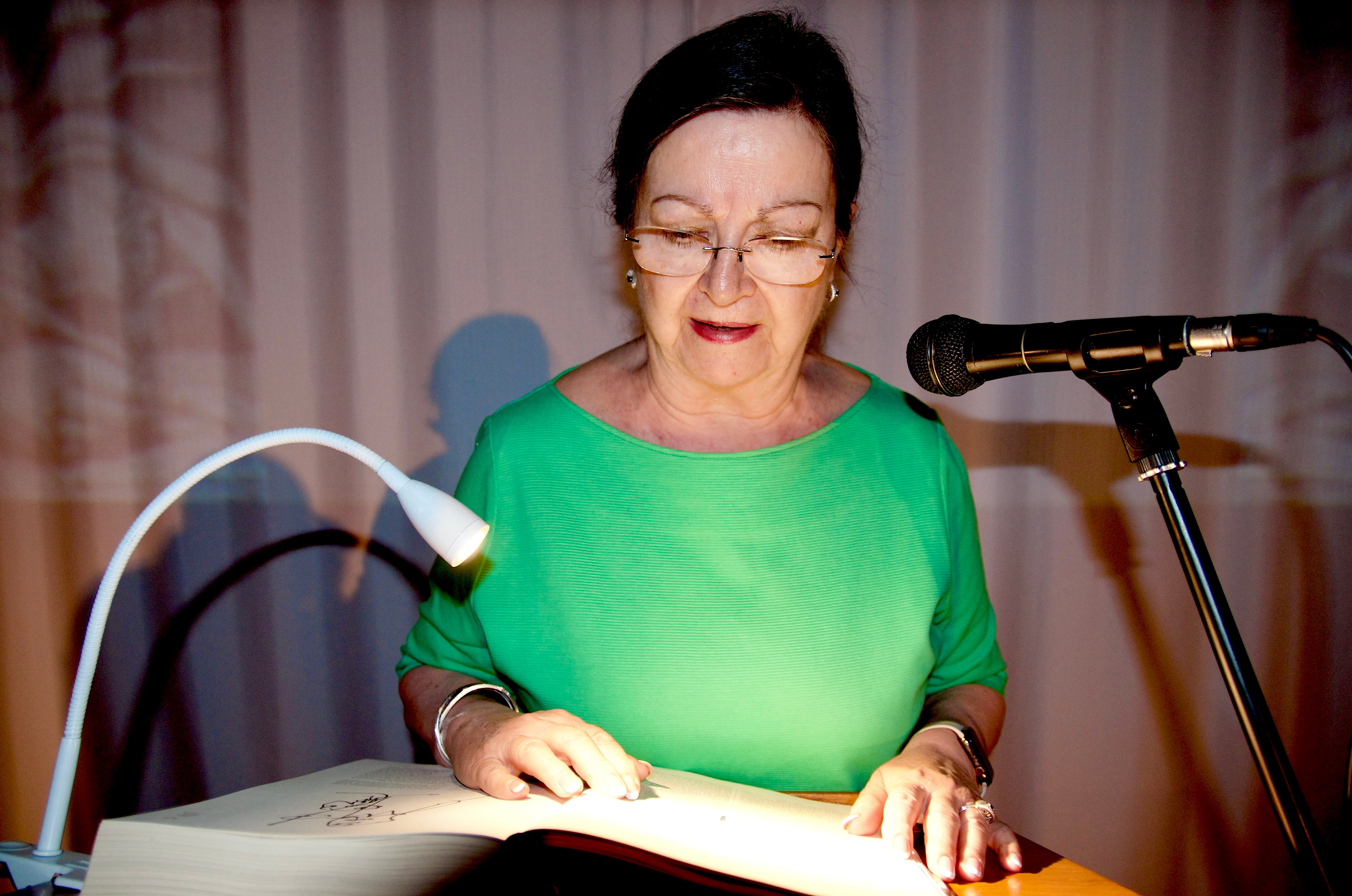 Huétor Vega lee 'El Quijote' en el Centro Huerta Cercada