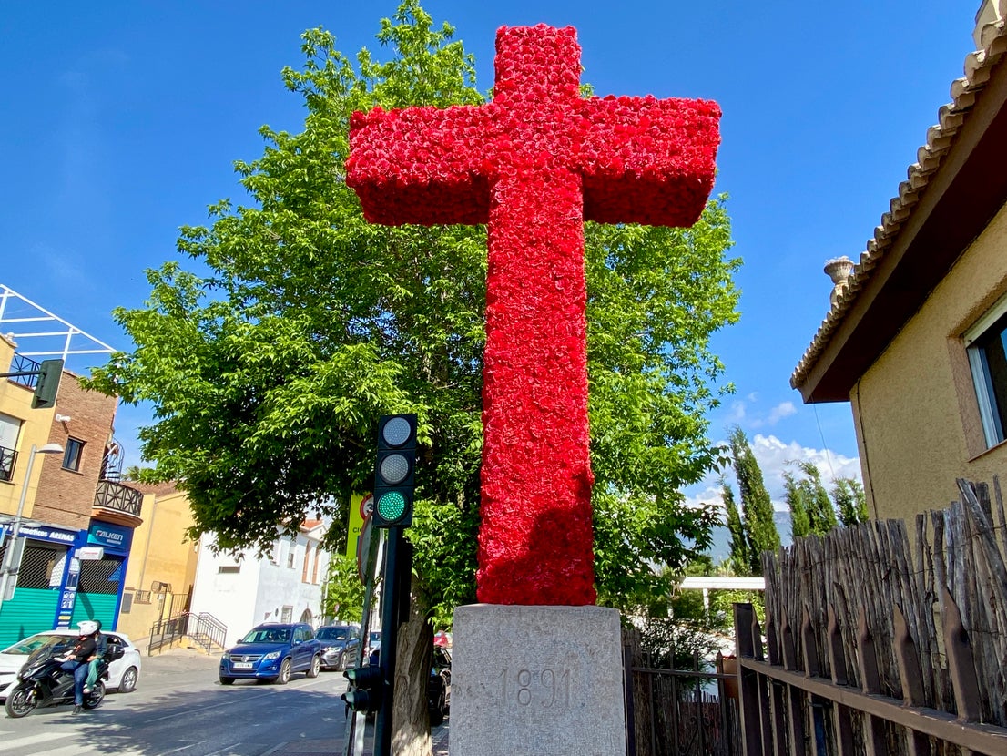 Huétor Vega saborea el ambiente de cruces