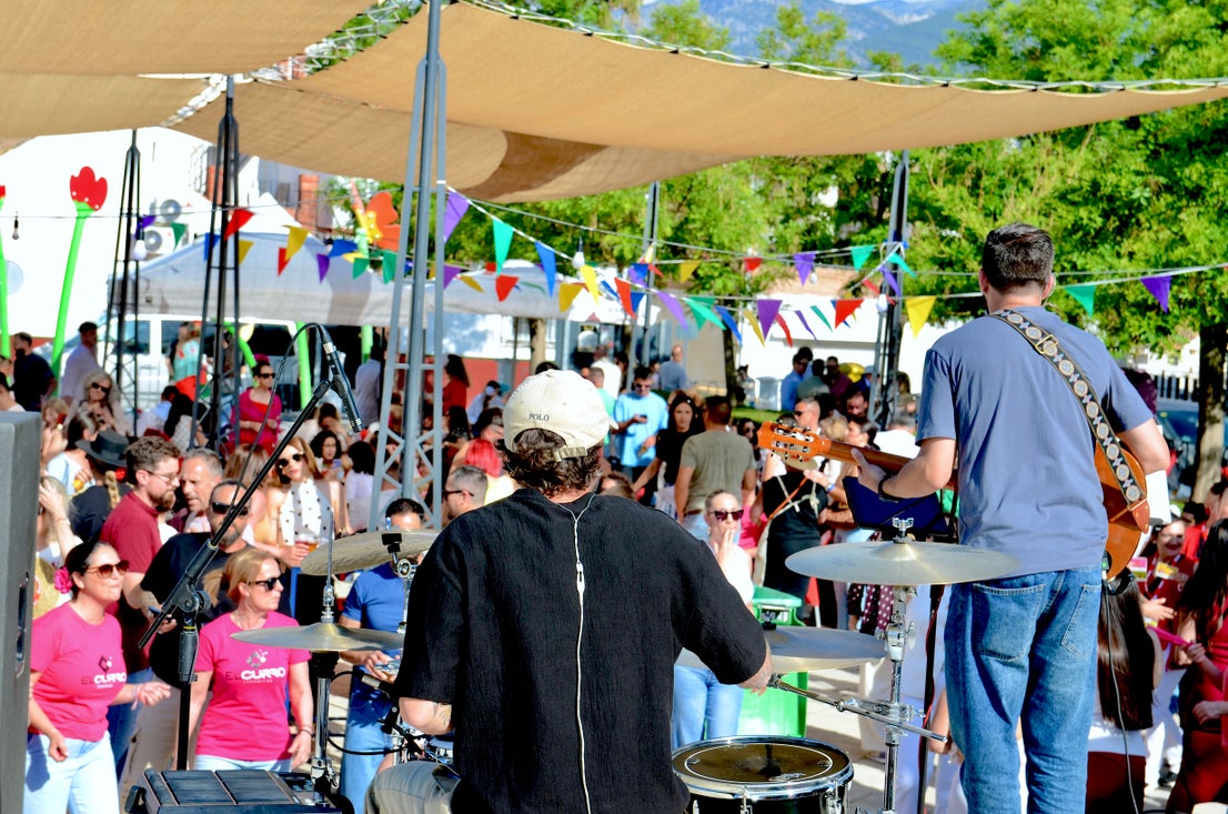 Huétor Vega saborea el ambiente de cruces
