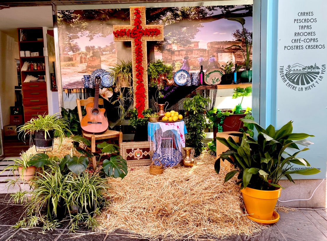 Huétor Vega saborea el ambiente de cruces