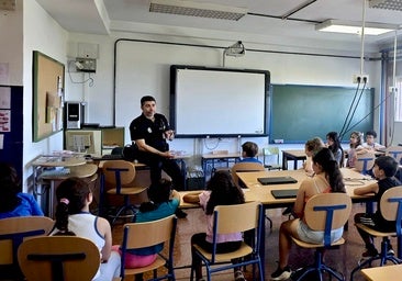 Charla formativa del Agente Tutor en el CEIP Mariana Pineda de Huétor Vega.