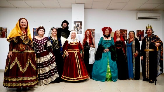 Paco López convierte a vecinos de Huétor Vega en reyes y reinas históricos