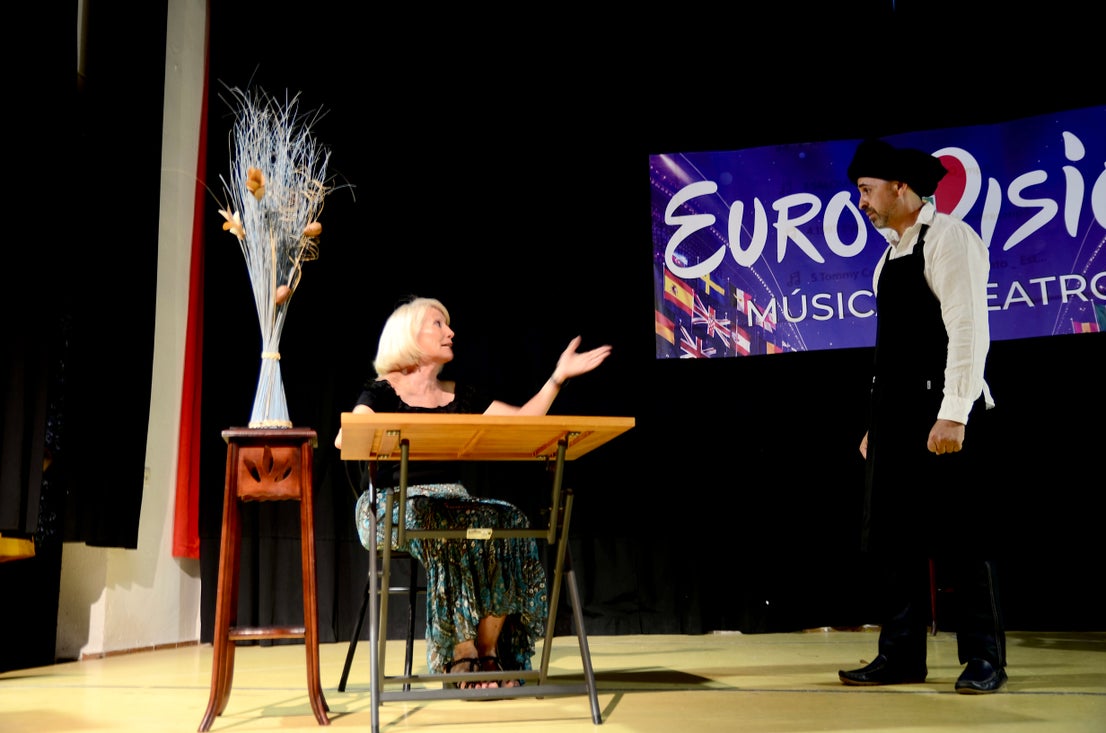 Vecinos que brillan como estrellas: Huétor Vega recrea la magia de Eurovisión