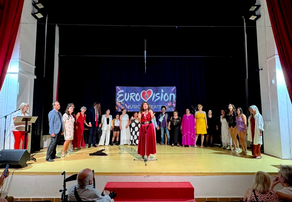 Vecinos que brillan como estrellas: Huétor Vega recrea la magia de Eurovisión