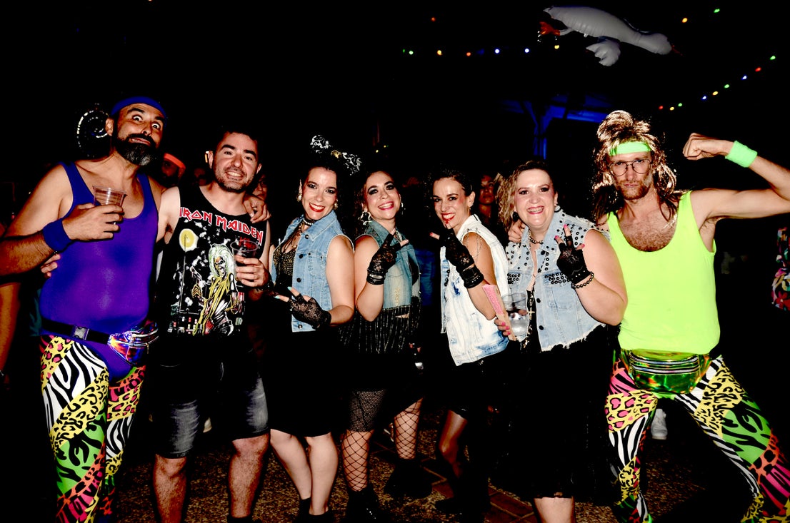 Fiesta Ochentera en Huétor Vega: rímel, tupés y lentejuelas