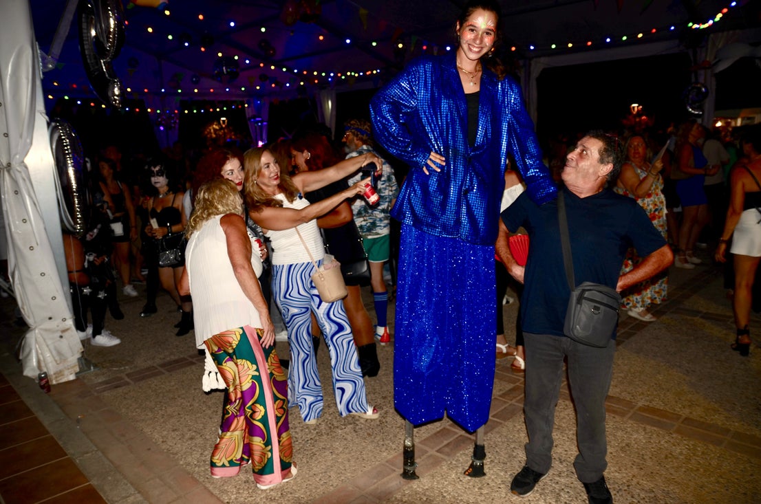 Fiesta Ochentera en Huétor Vega: rímel, tupés y lentejuelas